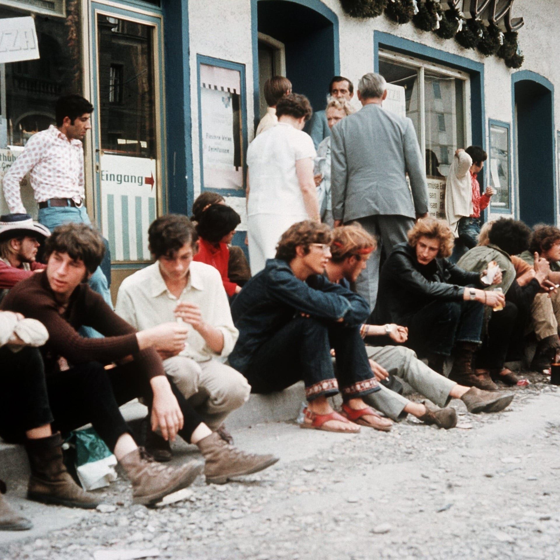 Gammler in München-Schwabing verärgern die Deutschen | 14.4.1966