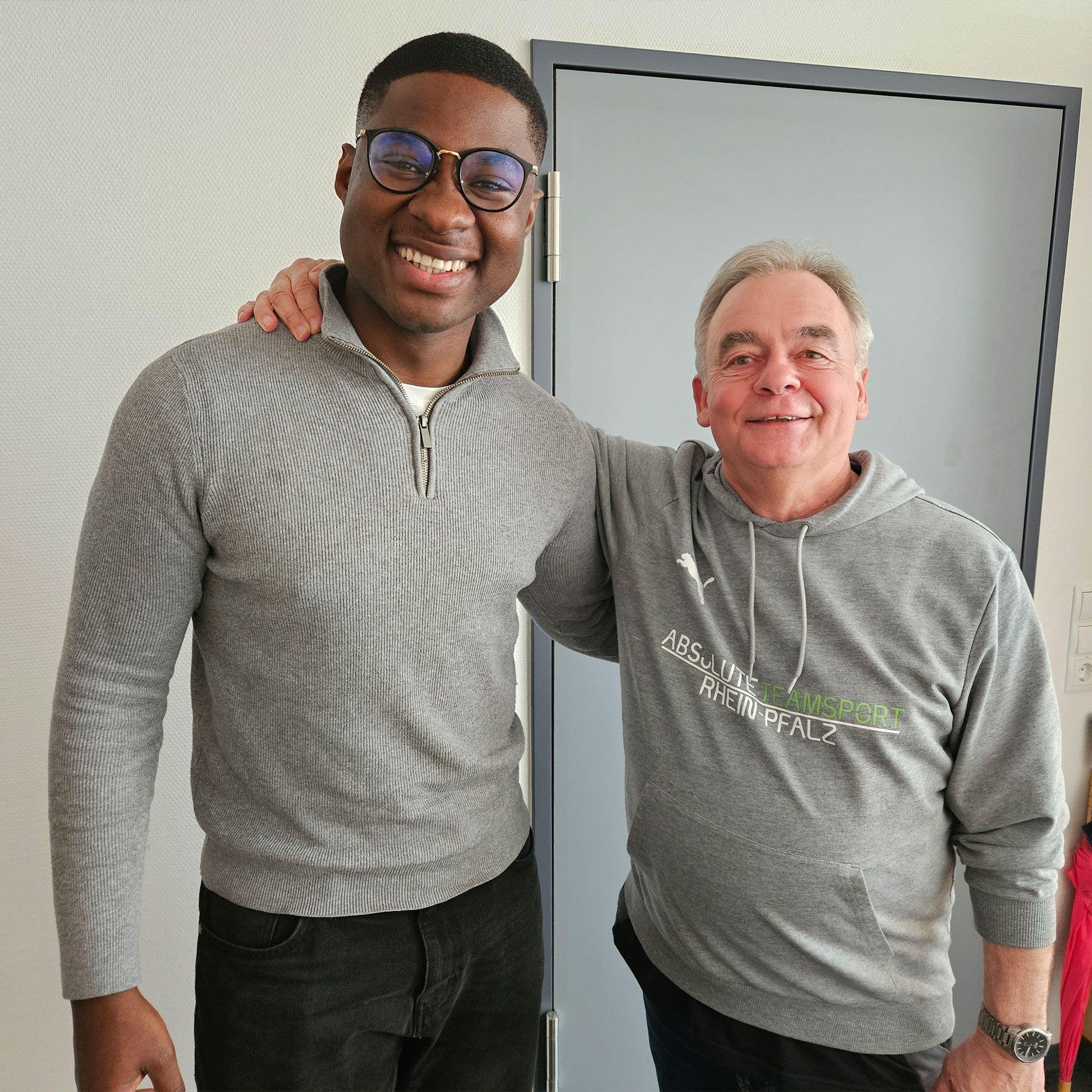 GAST: RAYMOND HÖPTNER