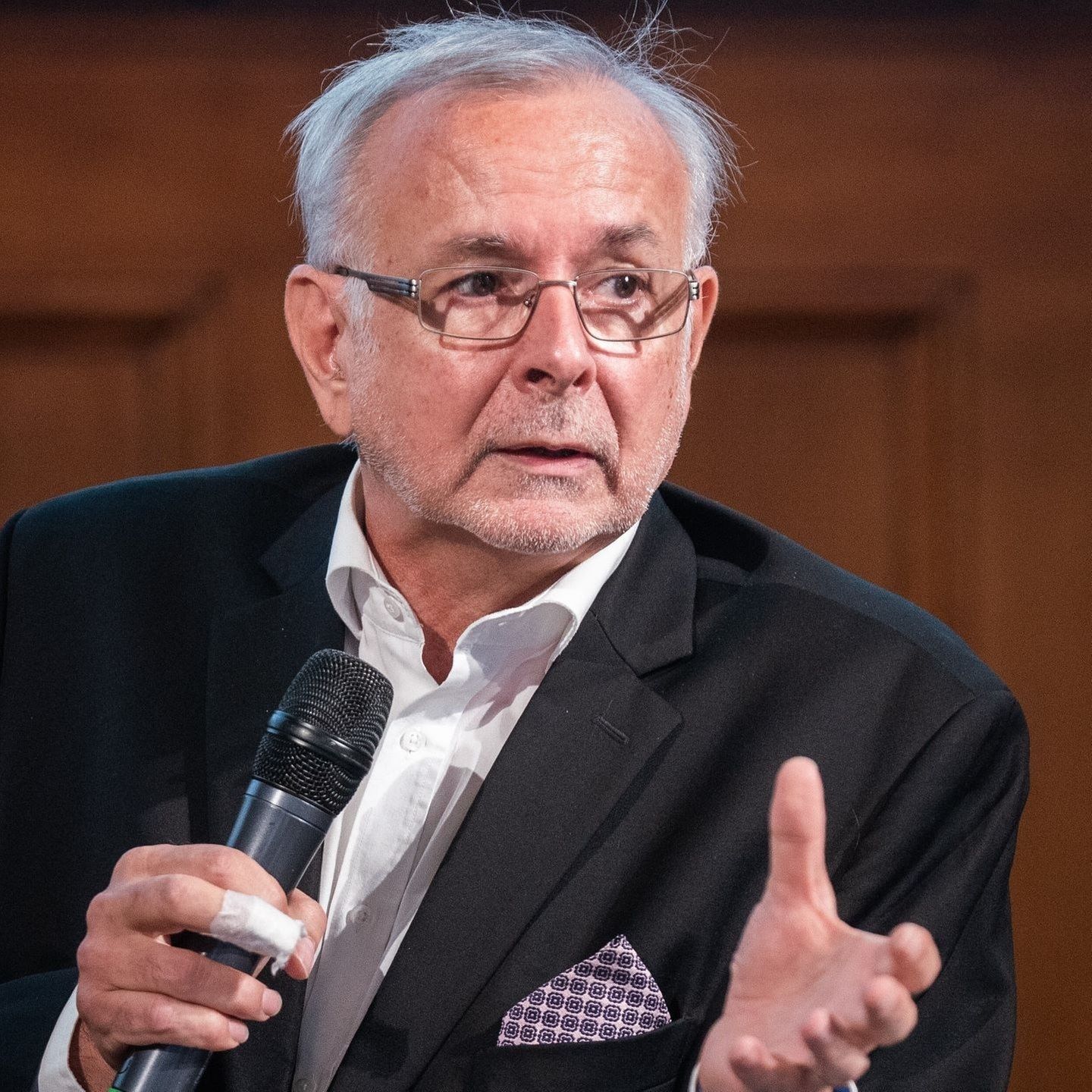 Gefangen in der Turboglobalisierung: Oliver Rathkolbs „Ökonomie der Angst“