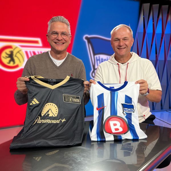 Geschenke und Glückwünsche von Hertha und Union (150)