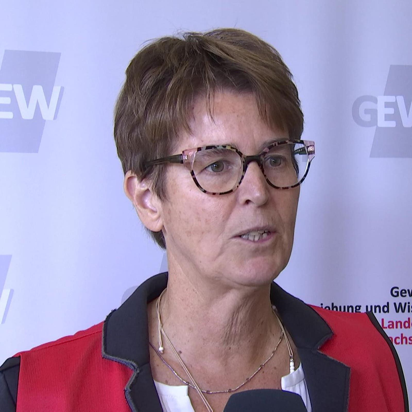 GEW Sachsen-Anhalt skeptisch zu freiwilligen Lehrer-Zusatzstunden