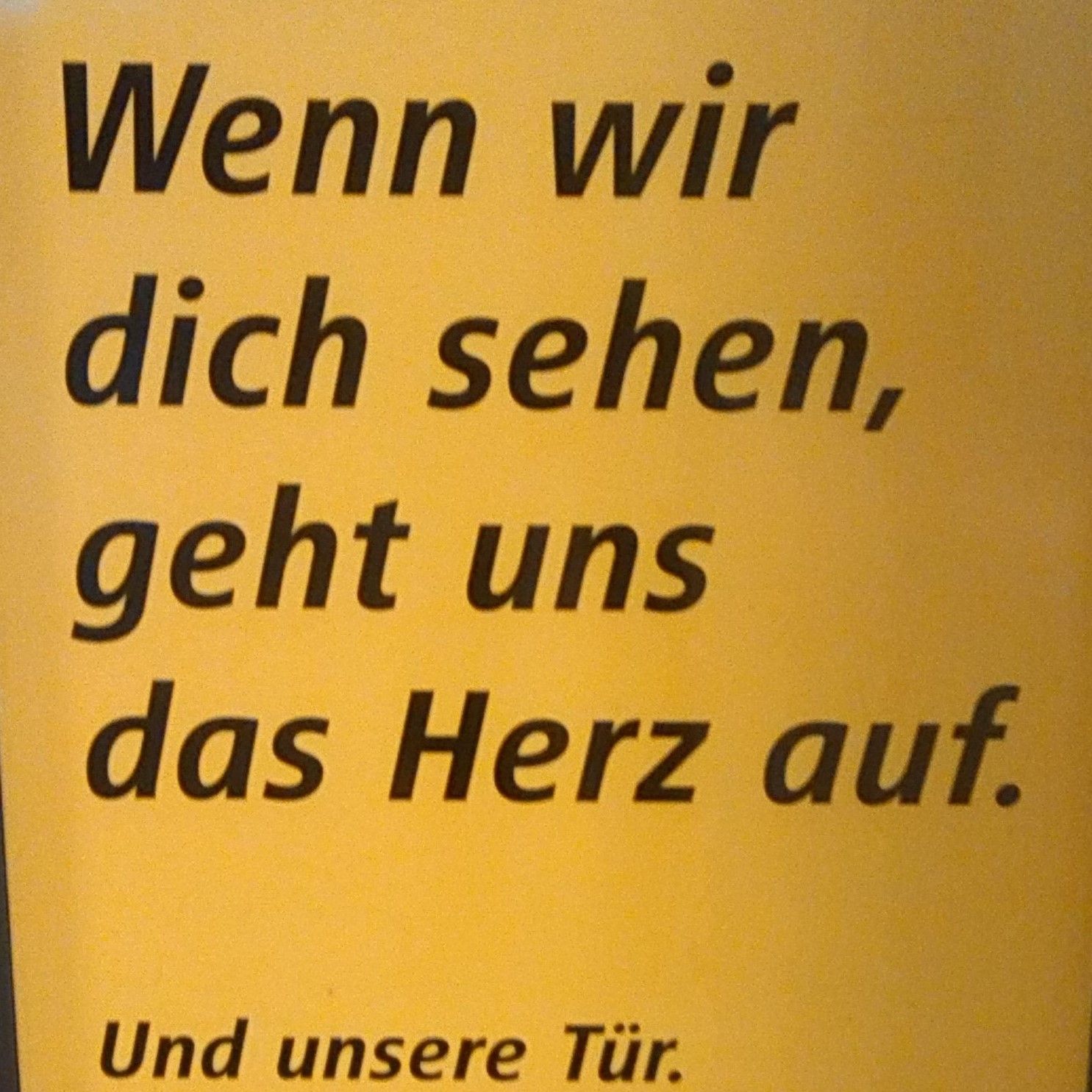 Gott erscheint zum neuen Jahr im Türrahmen