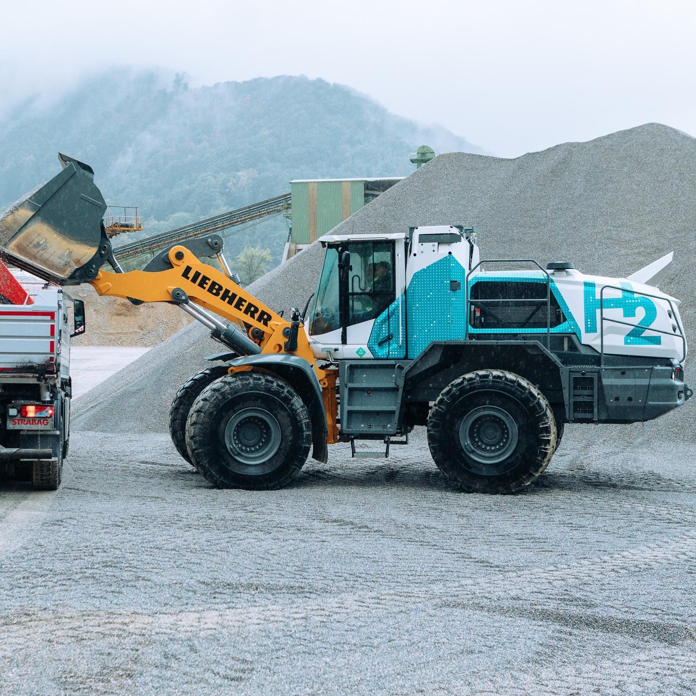 "Grüne" Steinbrüche mit E-Kipper und Wasserstoffradlader - Leopold Leonhartsberger (Strabag)