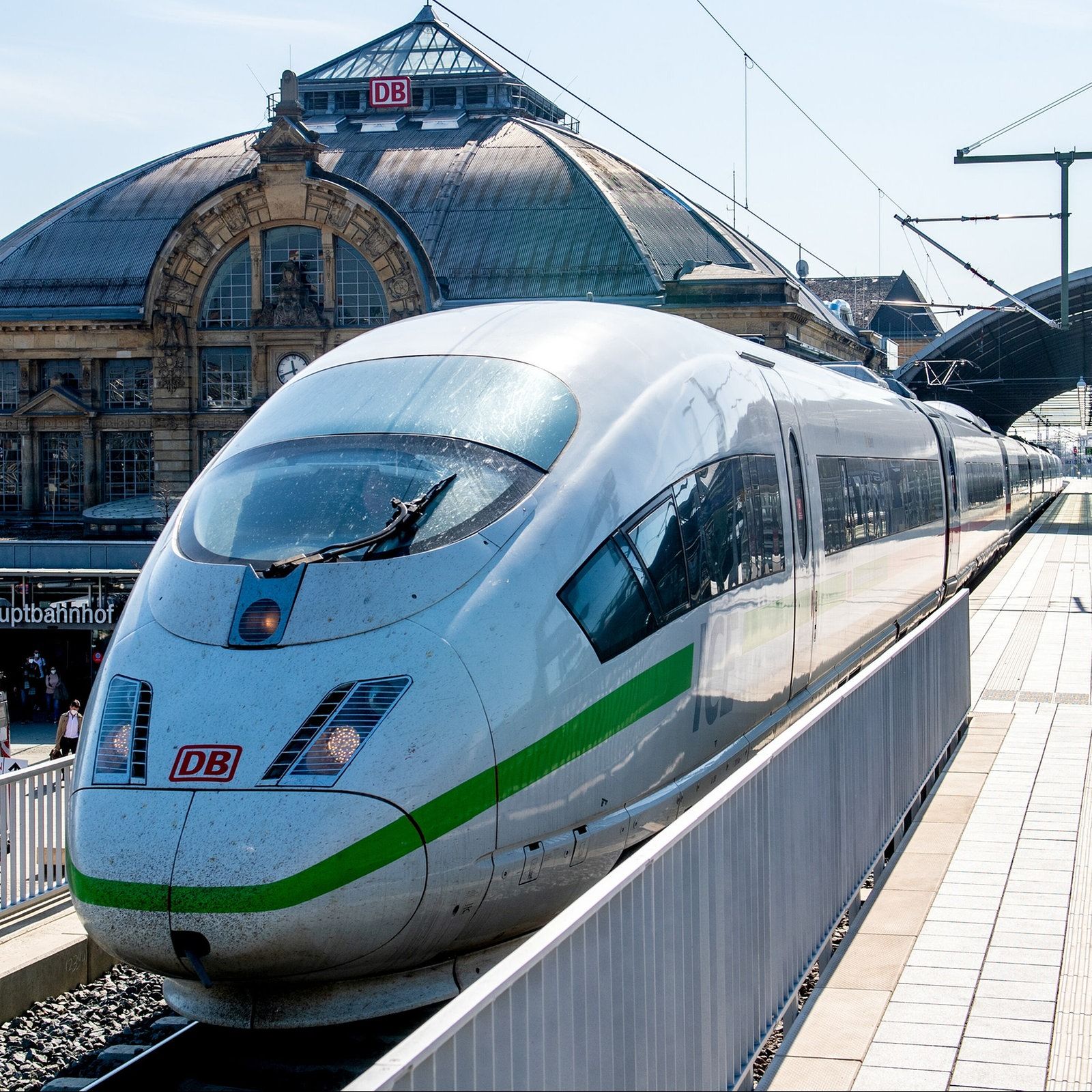 Hält die Bahn ihre Werbezusage zum Halbstundentakt?