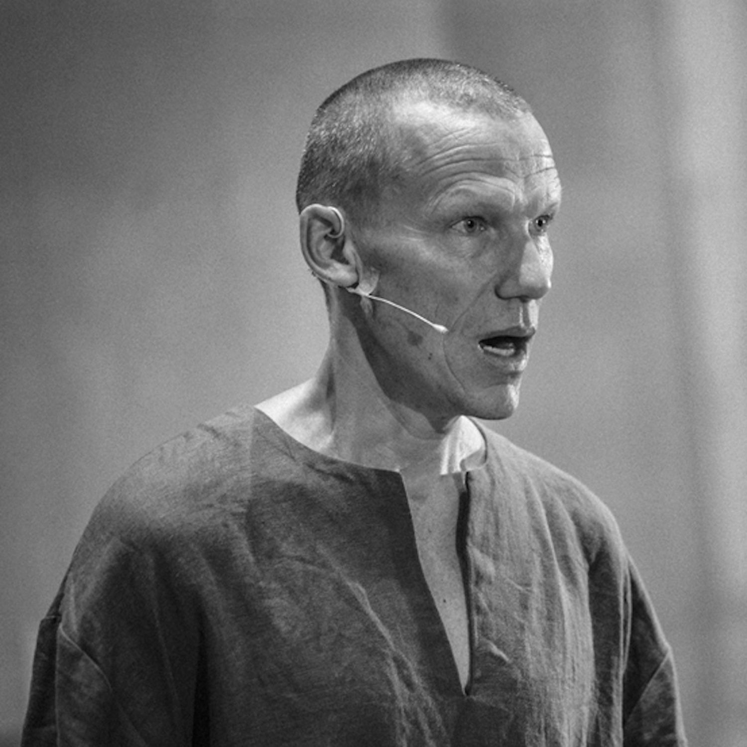 "Hinter dem Chaos erhebt sich die Wahrheit" - Schauspieler Markus Amrein über Glaube, Gnade, Stars und Heiligkeit