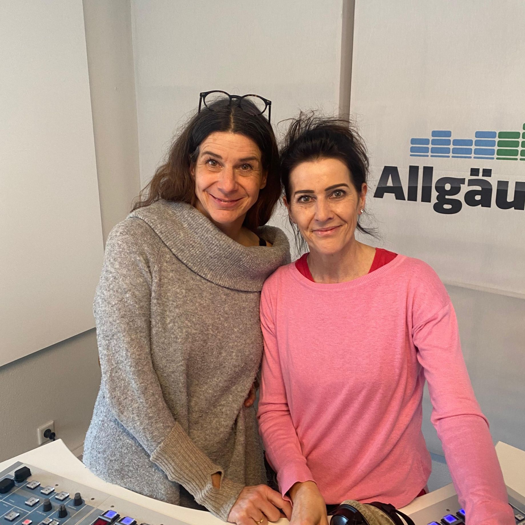 Hinter den Kulissen mit Simone Schatz: Schauspiel, Moderation & Kunst