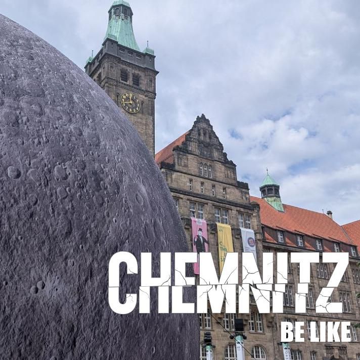 Hinterm Mond, dann rechts.