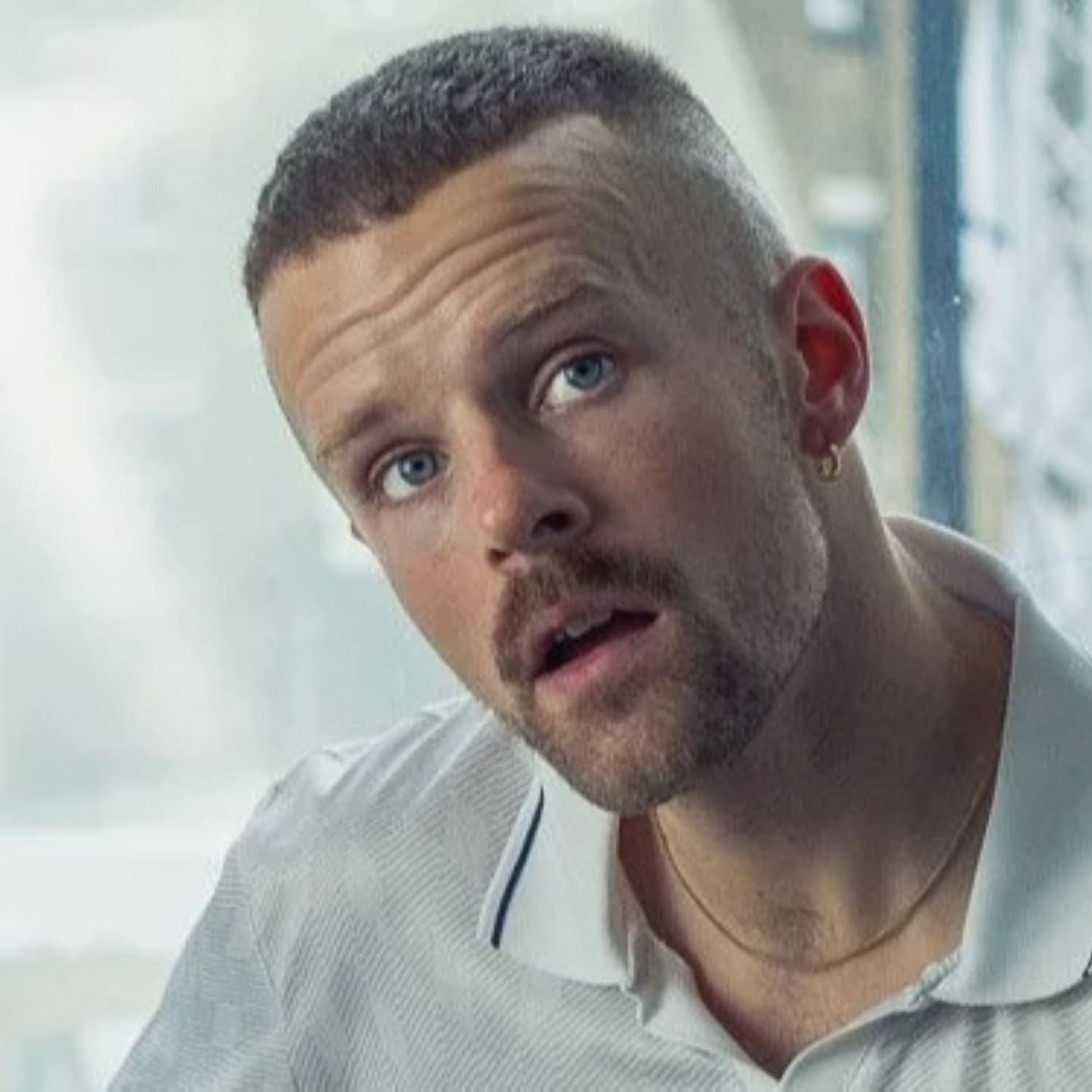 „Hitzetage“ von Oisín McKenna: Ein gelungenes, ambitioniertes Debüt