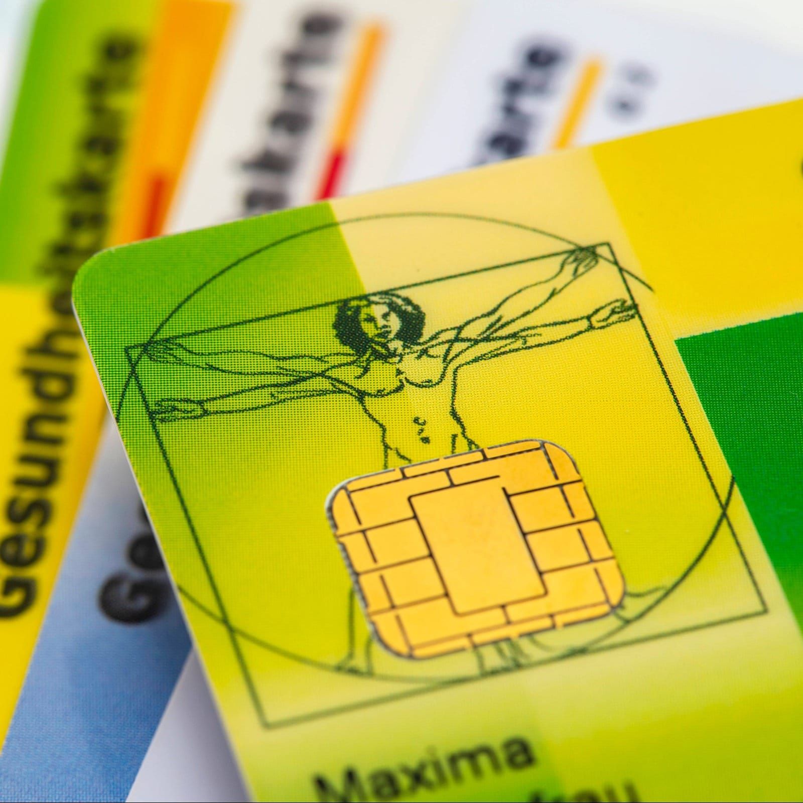 Höhere Kassenbeiträge: Viele Versicherte denken über Wechsel nach