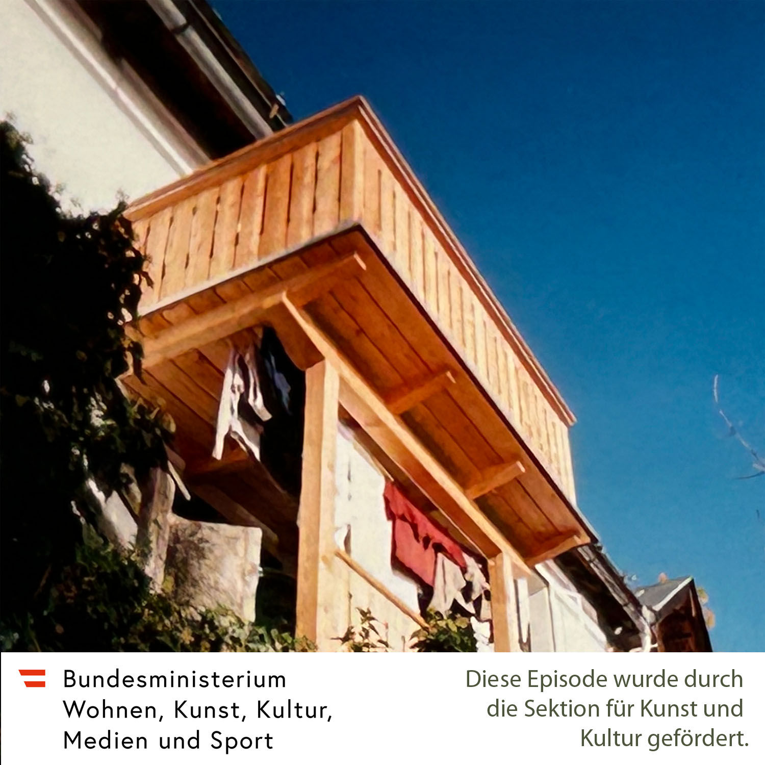 Holzbalkone an Zinshäusern