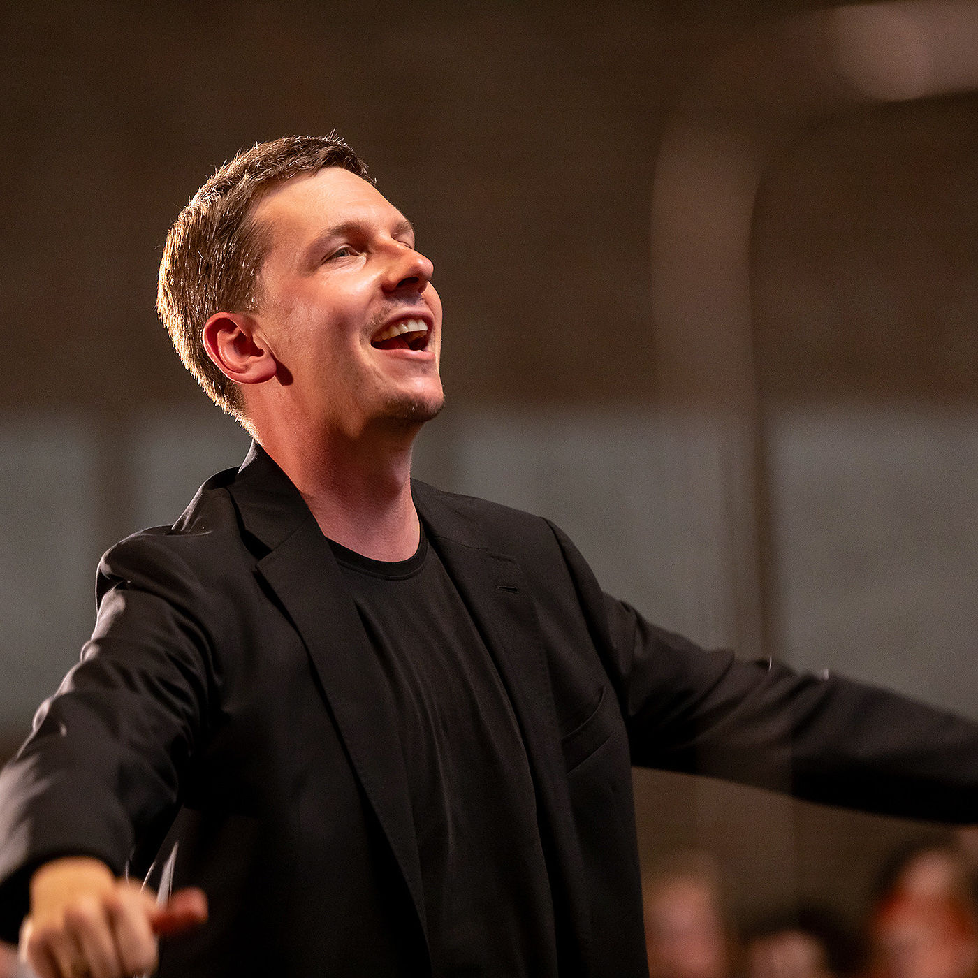 "Ich bin wahnsinnig offen für alle Formen der Musik" | Jonathan Hofmann, Dirigent, Chorleiter