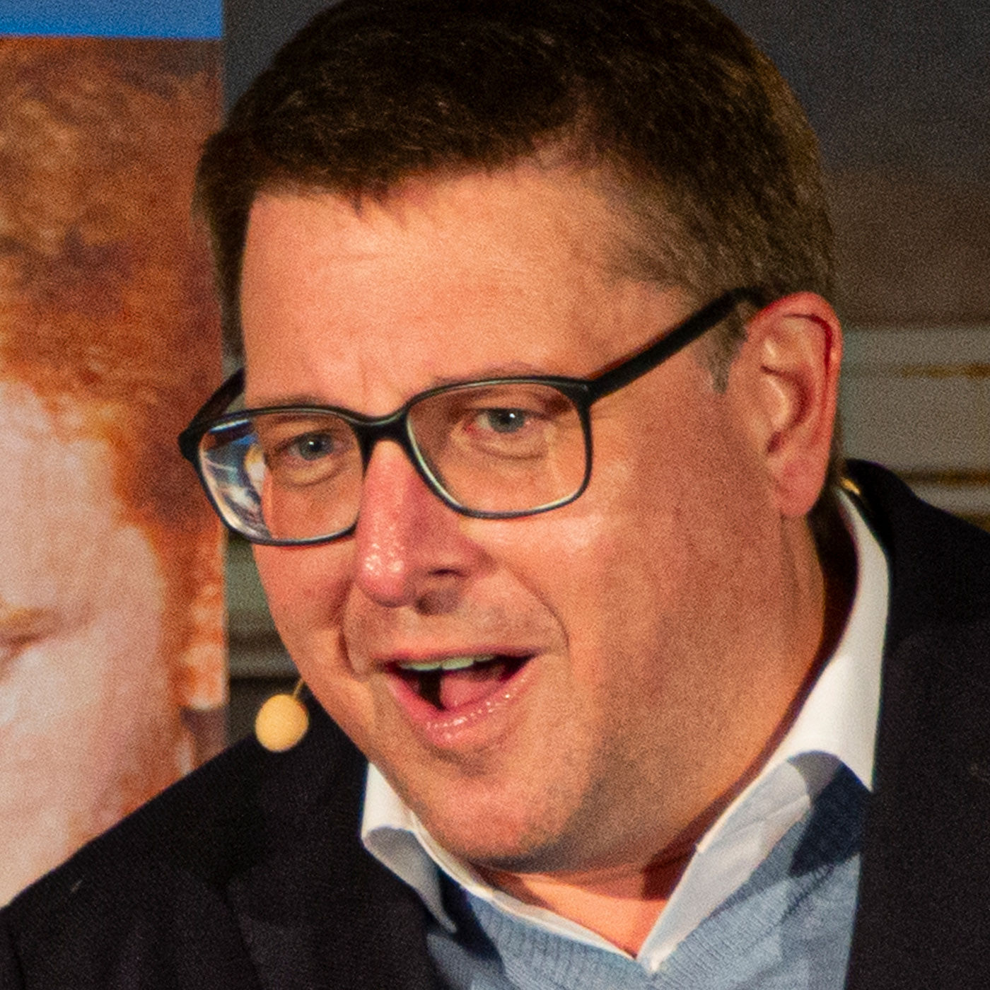 "Ich höre und beobachte gerne" | Kai Magnus Sting, Hörspielautor und Kabarettist