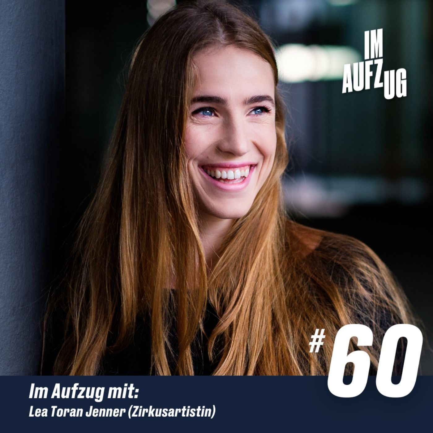 Im Aufzug mit Lea Toran Jenner (Zirkusartistin)