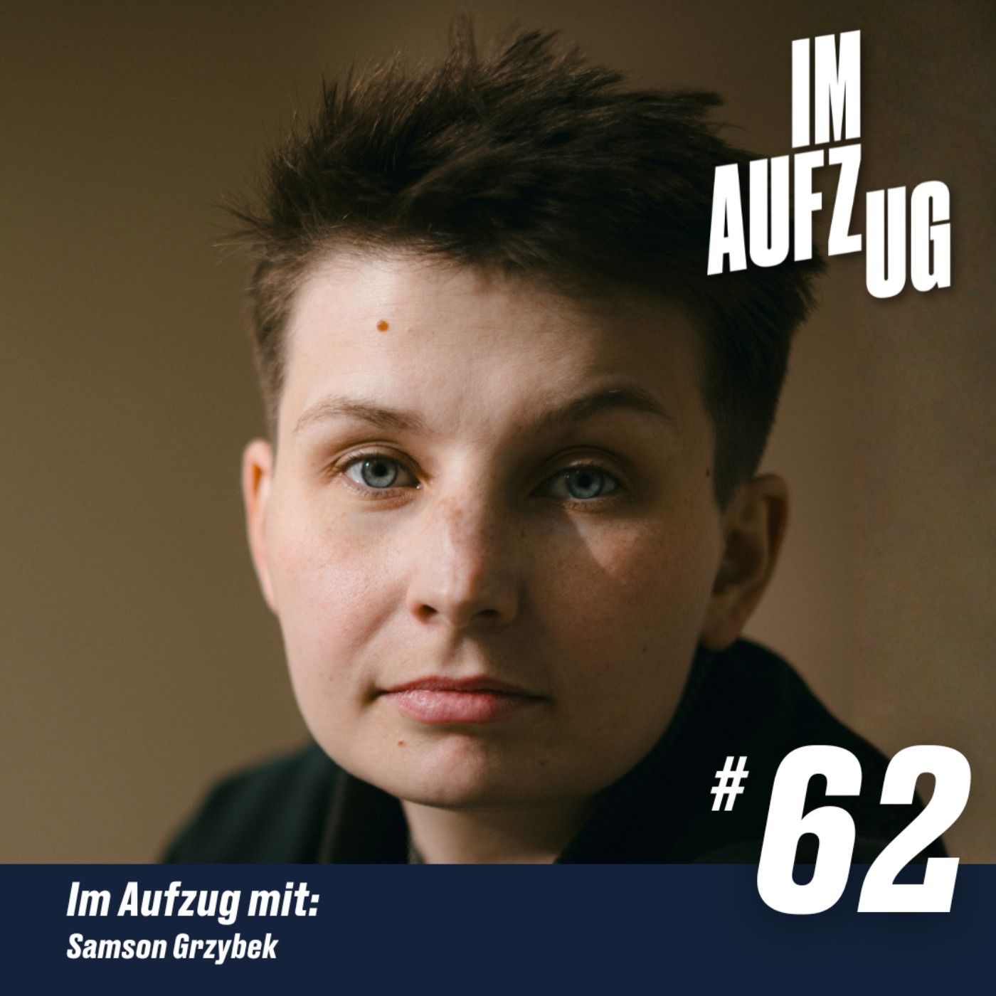 Im Aufzug mit Samson Grzybek (Queermed Deutschland)