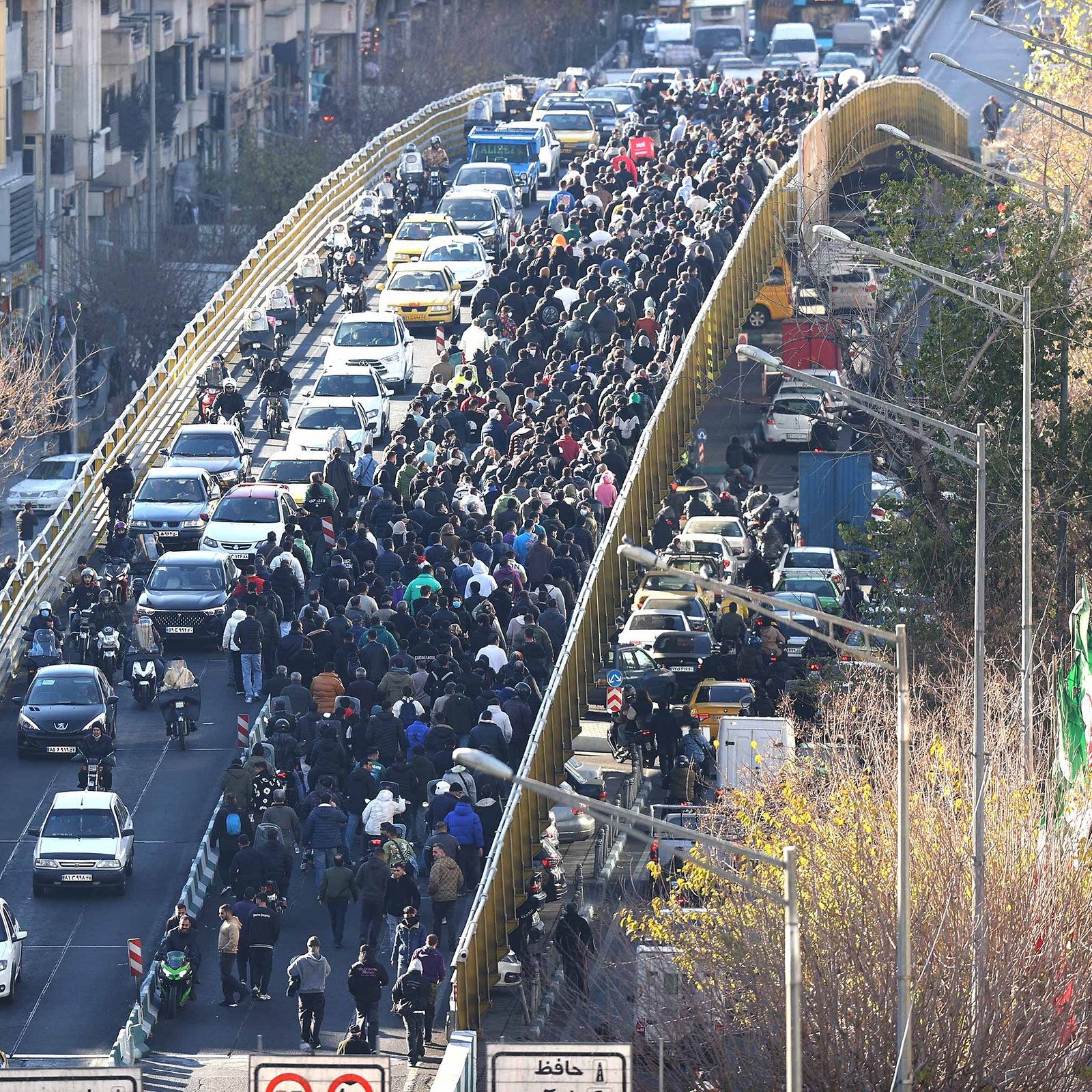 Iran: Proteste gegen die Regierung weiten sich aus