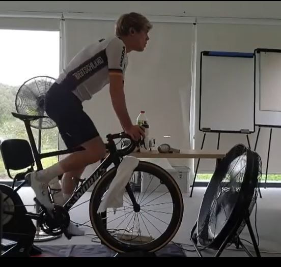 Jason Osborne rules E-Race, die Weltmeister Episode UCI und Rudern!