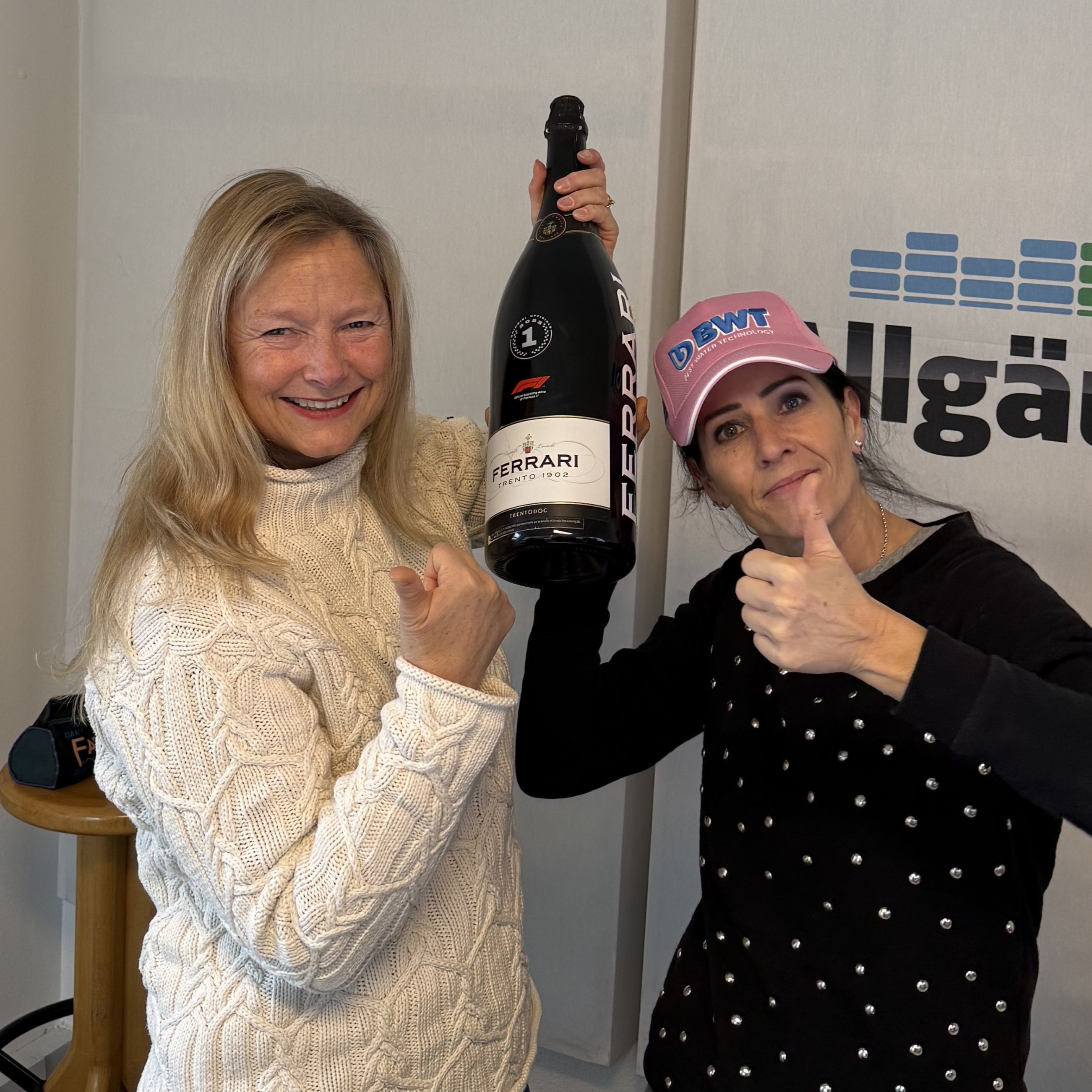 Kaffeeklatsch mit Vollgas: Motorsport-Ikone Inga Stracke zu Gast bei AllgäuHit