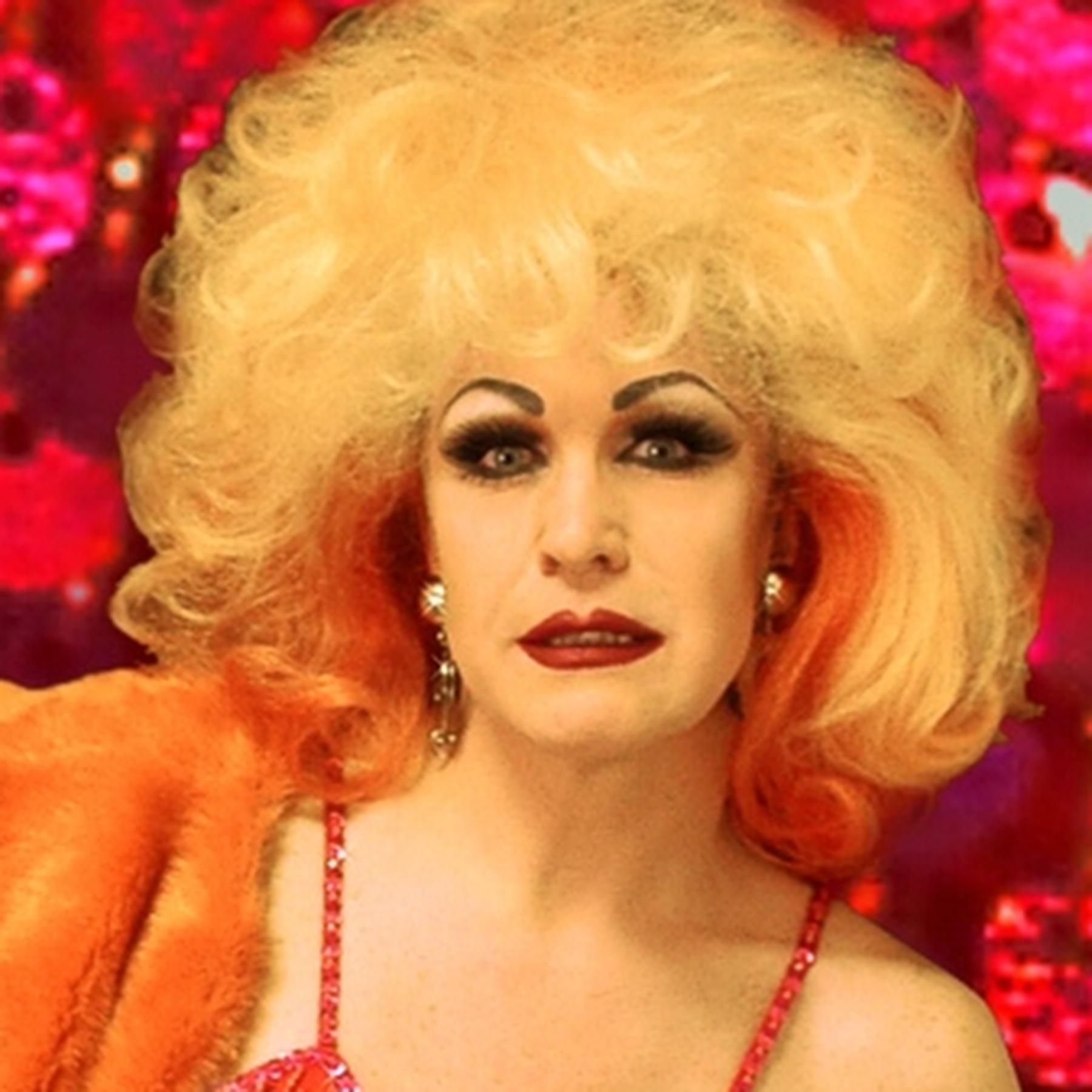 Karl-Heinz Henke, Travestie-Künstler: Singt so lange, bis Schluss ist