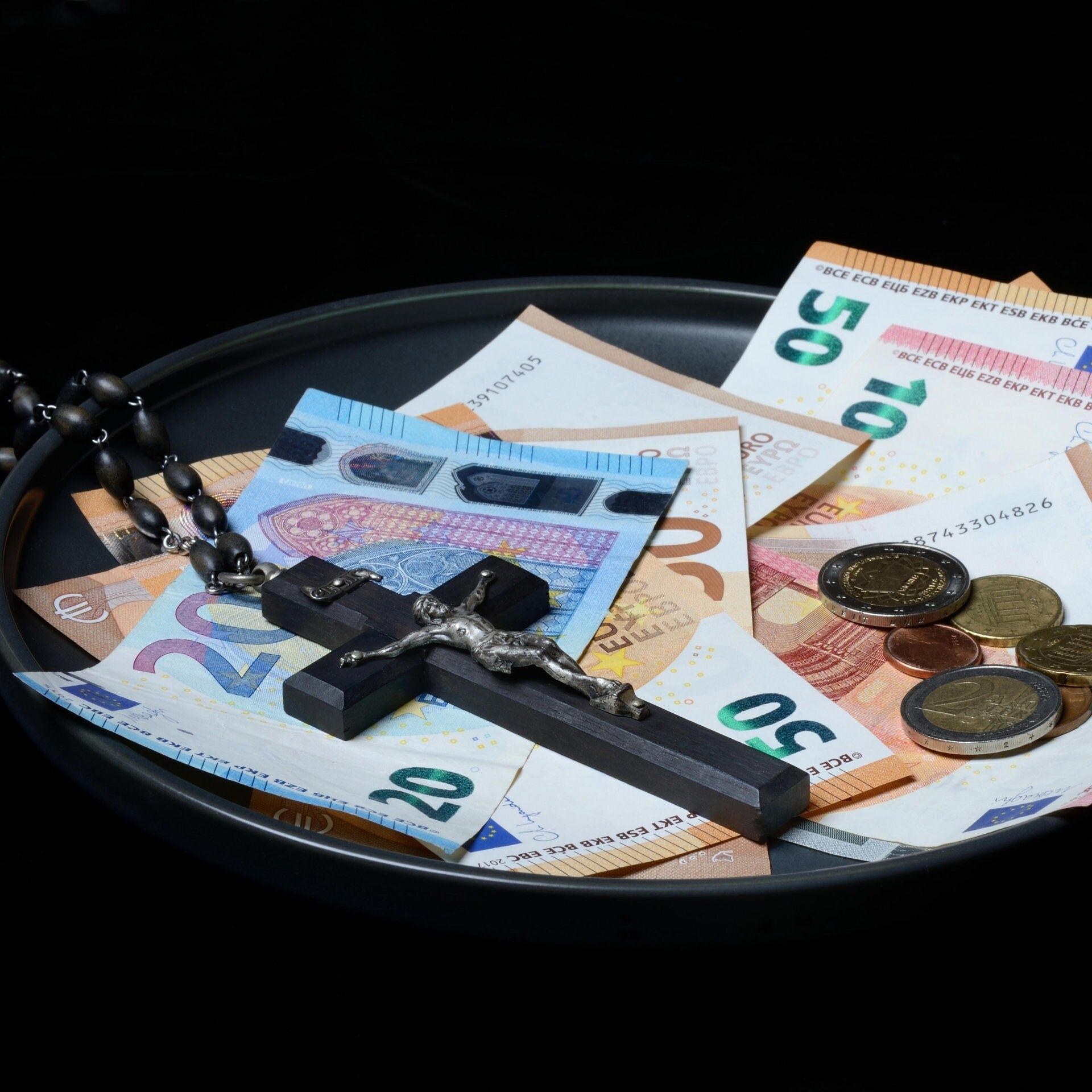 Kein Geld mehr vom Staat? Die Kirchen und ihre Finanzen