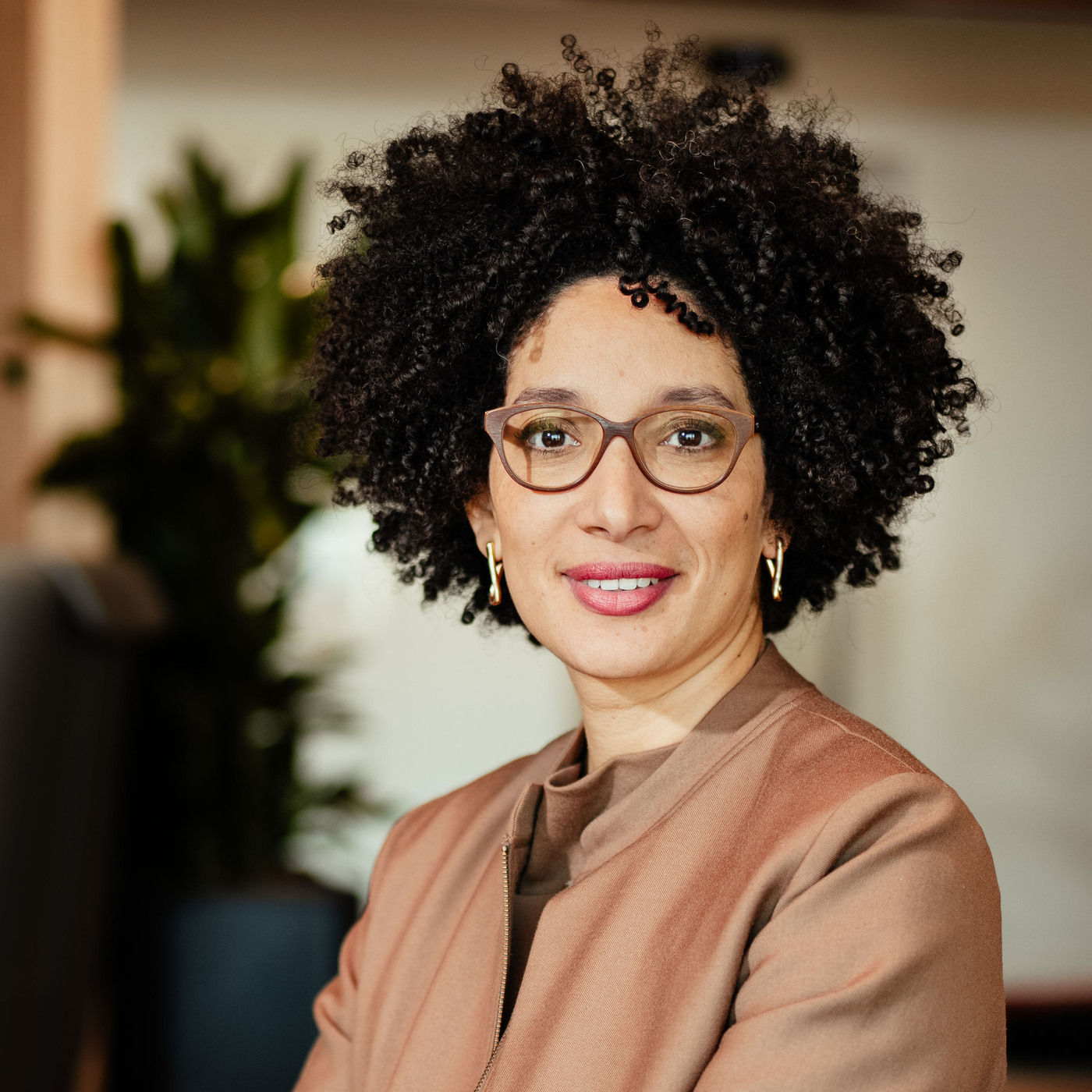 KI in Deutschland? "Technologie respektiert keine Traditionen" - Kenza Ait Si Abbou (Fiege)