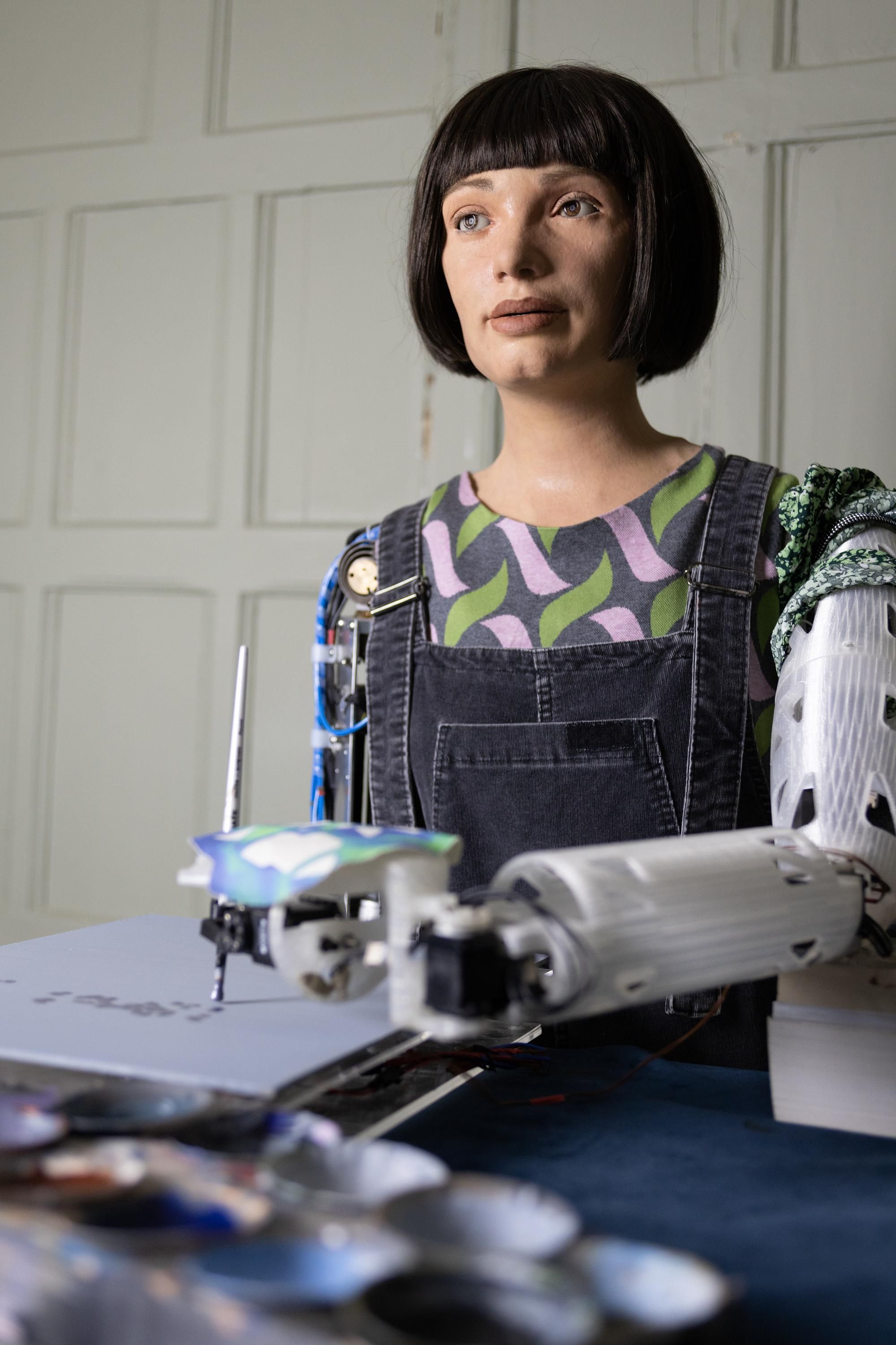 KI-Nutzung in Kunst und Pflege, Sozialroboter