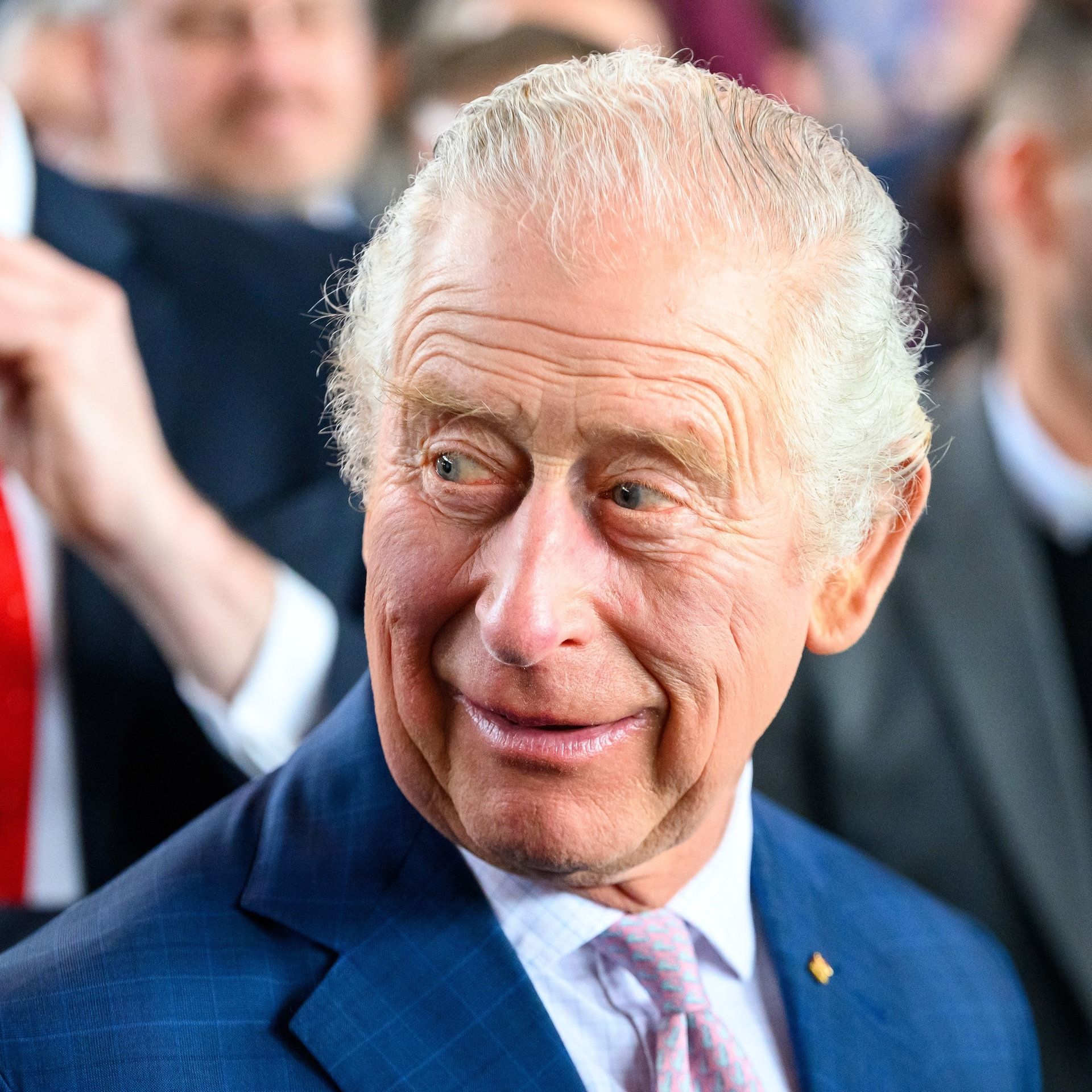 König Charles III. – Regent, Familienmensch und loyaler Freund