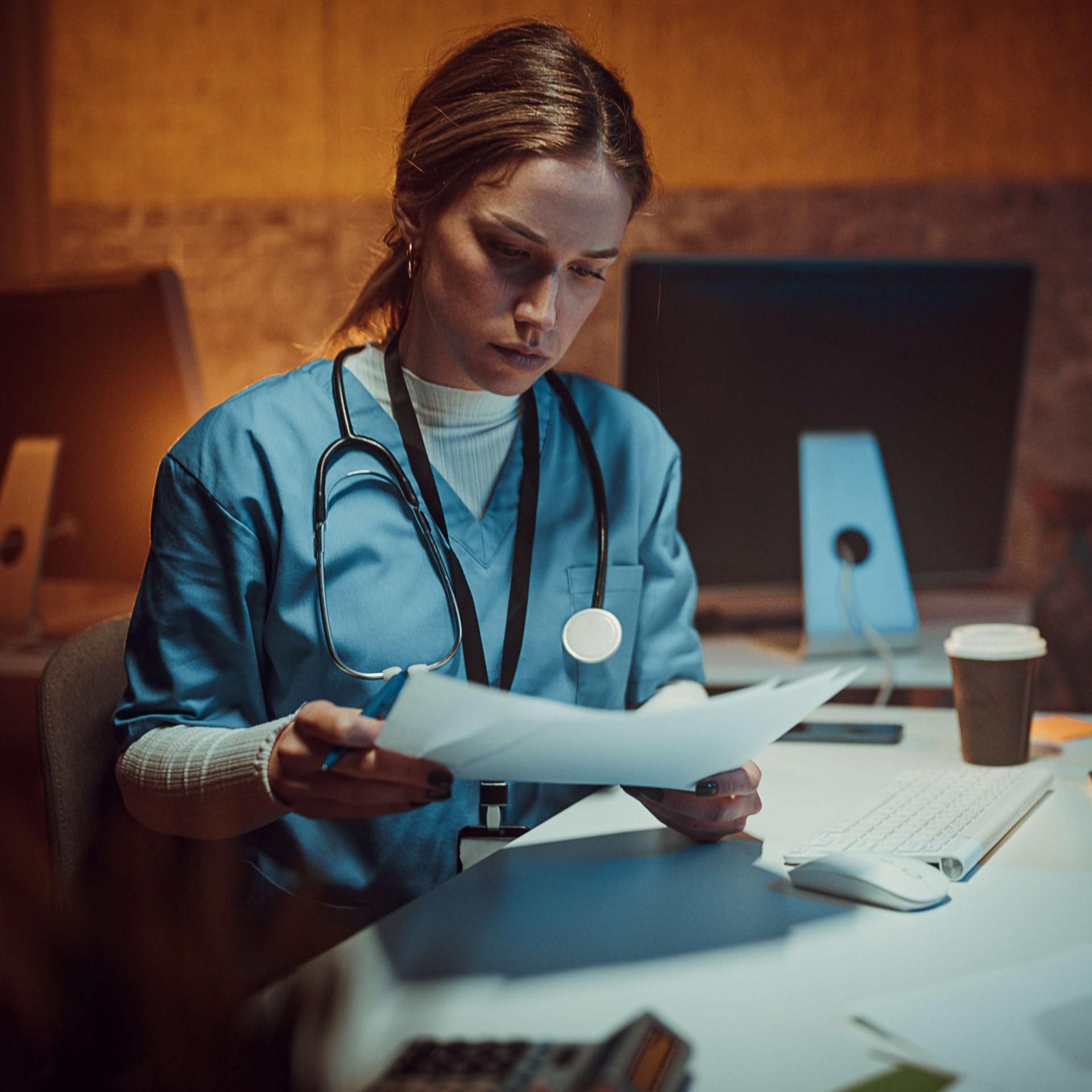 Krimi-Hörspiel: Eine Ärztin ermittelt - Hausbesuch