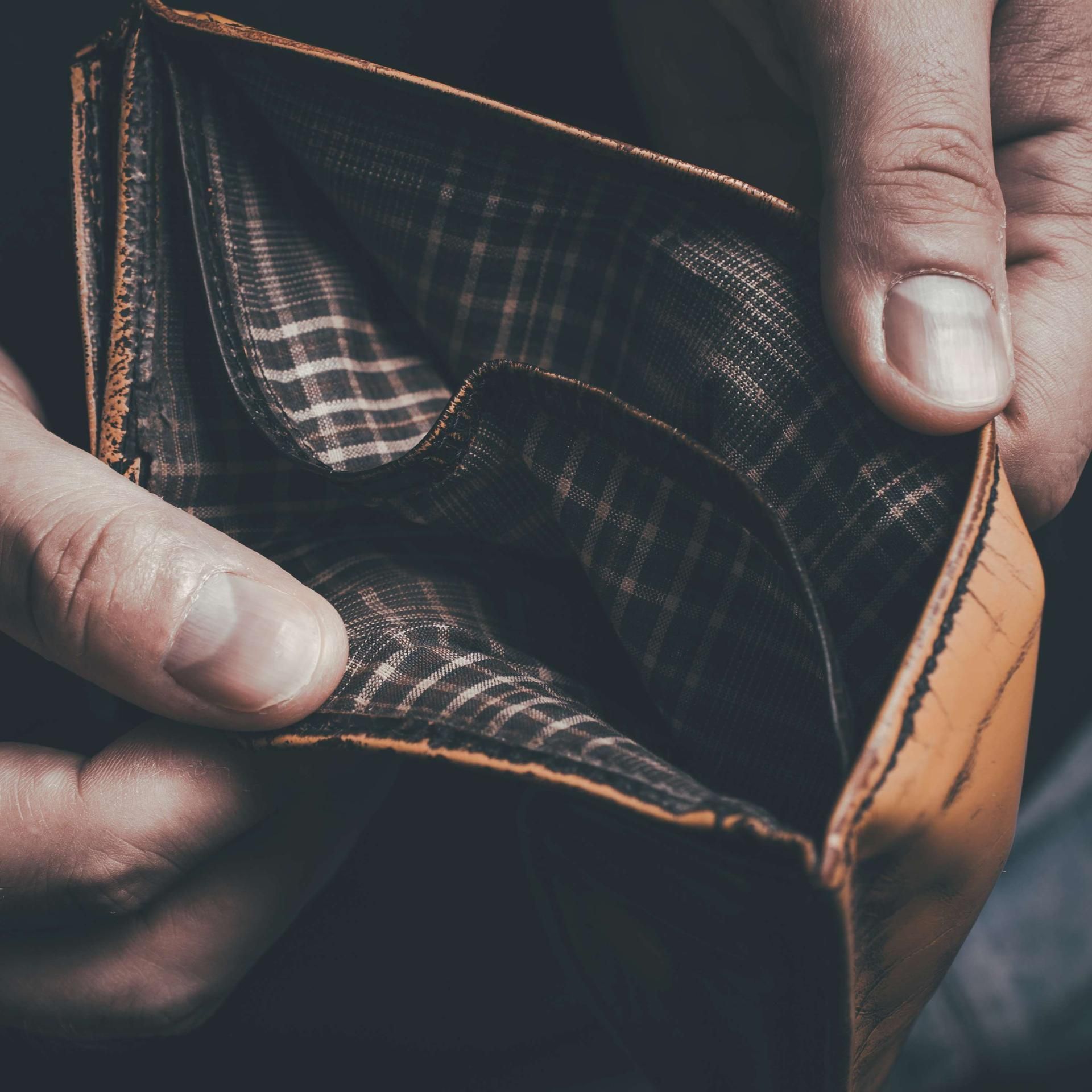 Krimi-Hörspiel: Spiel ums große Geld - Mann außer Haus