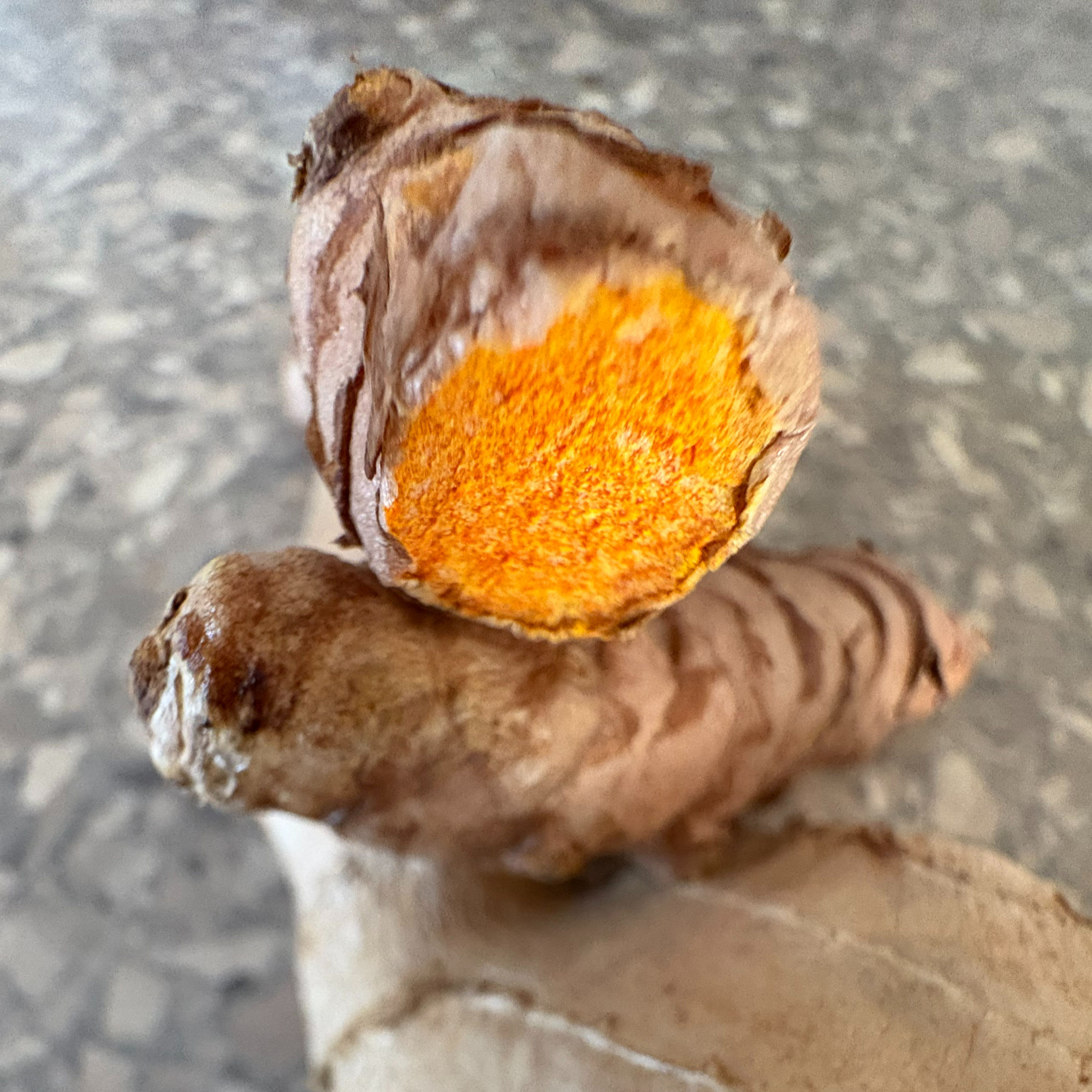 Kurkuma, gelbe Wurzl mit Energie