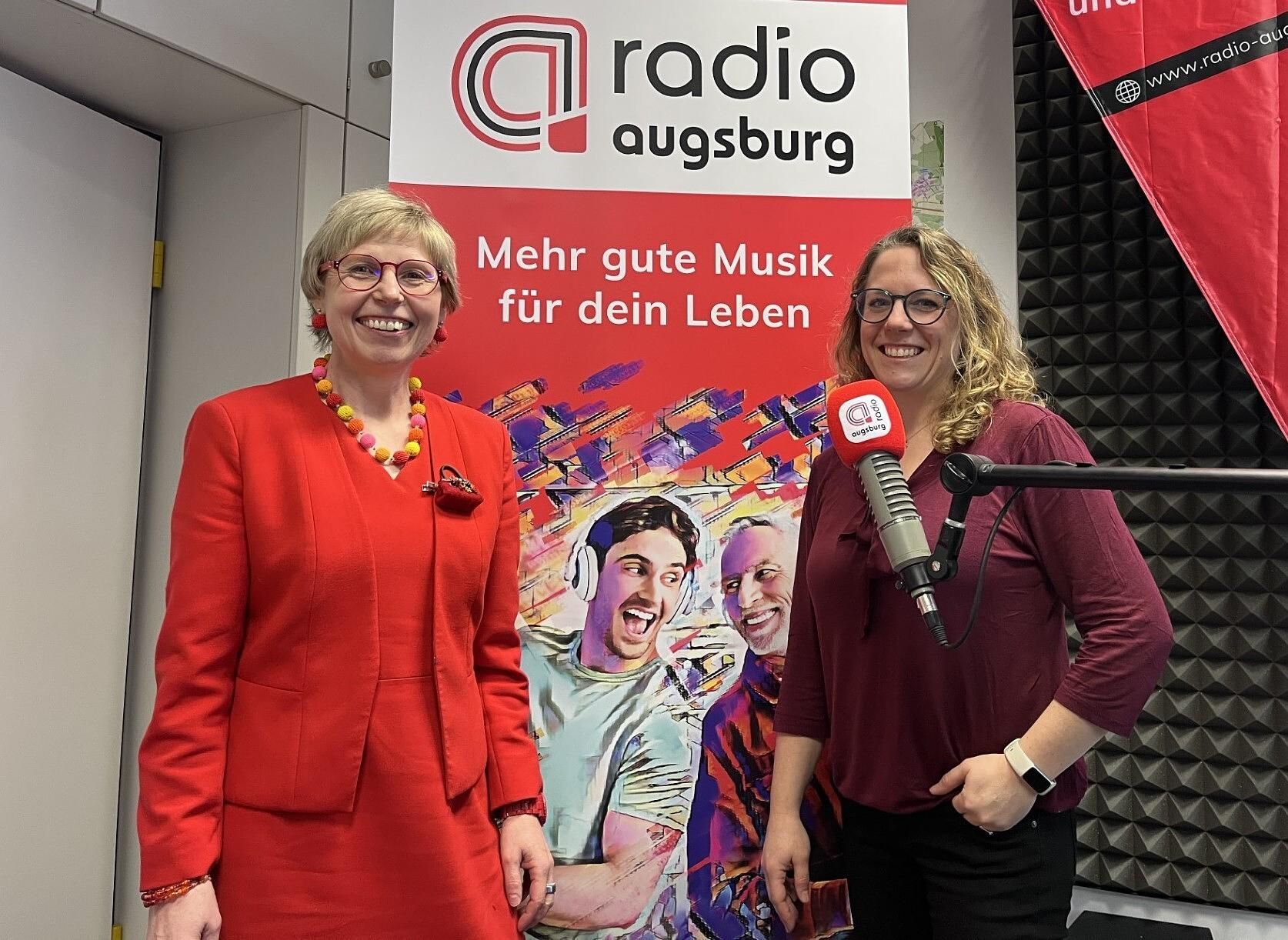 "Lady in Red": Kabarettistin Theresia Zettler im Sonntagstalk