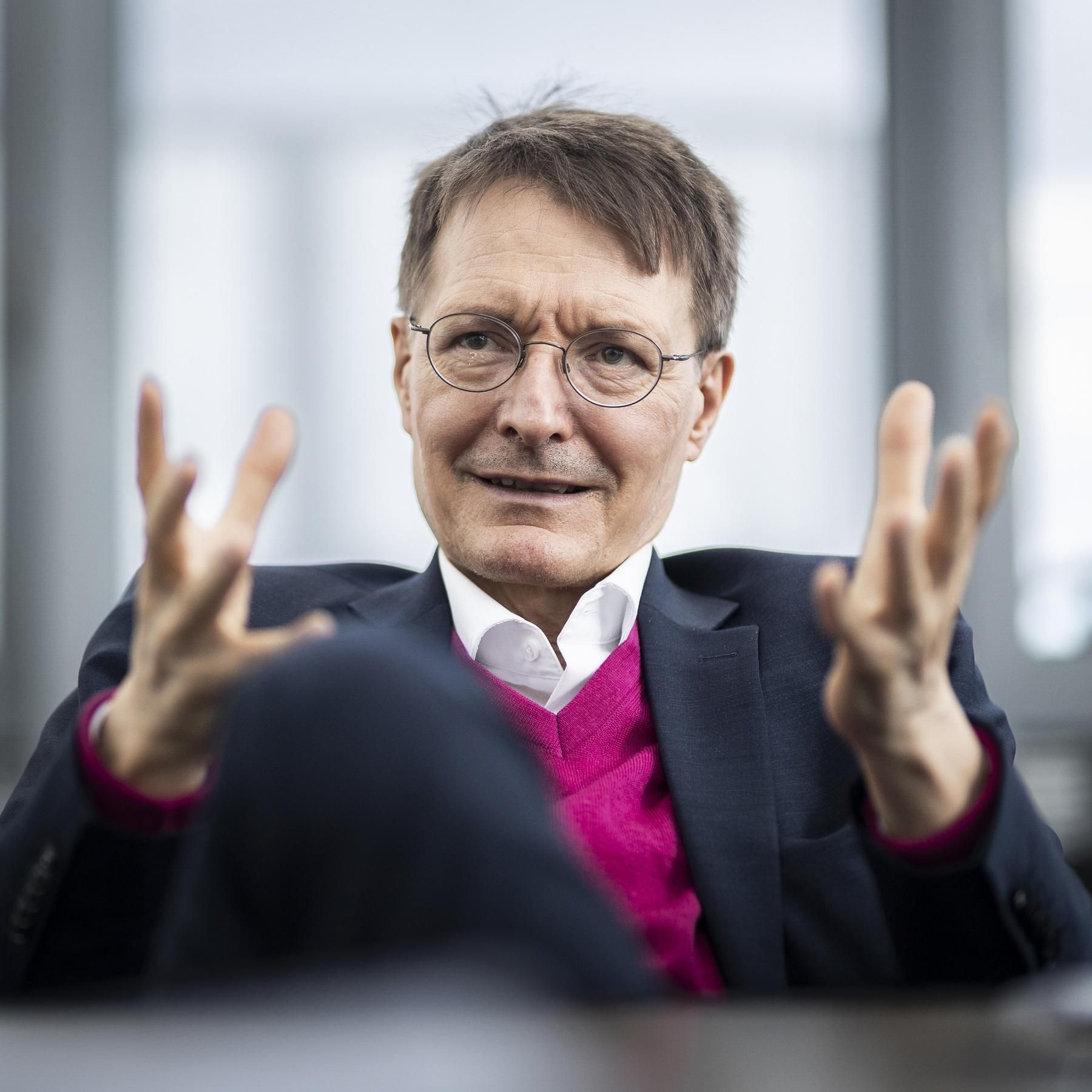 Lauterbachs Revolution? Doku über den Kampf gegen die Krankenhausreform