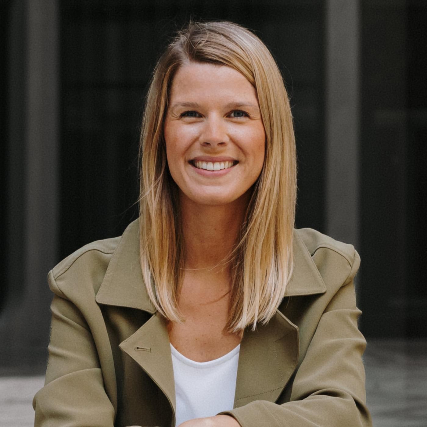 Leadership-Expertin Laura Bornmann: So vereinbarst du Karriere mit Lebensfreude