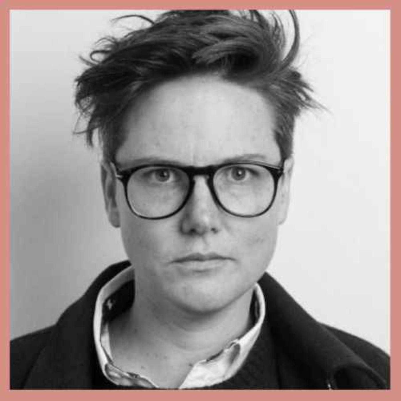 Listen again: #171 Dr. Hannah Gadsby – die Erfinderin der Anti-Comedy