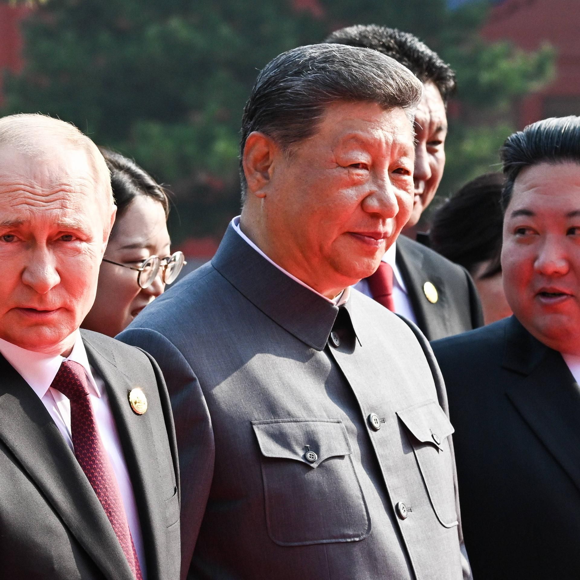 Machtdemonstration in Peking - Wie gestärkt geht Putin aus seiner Chinareise hervor?