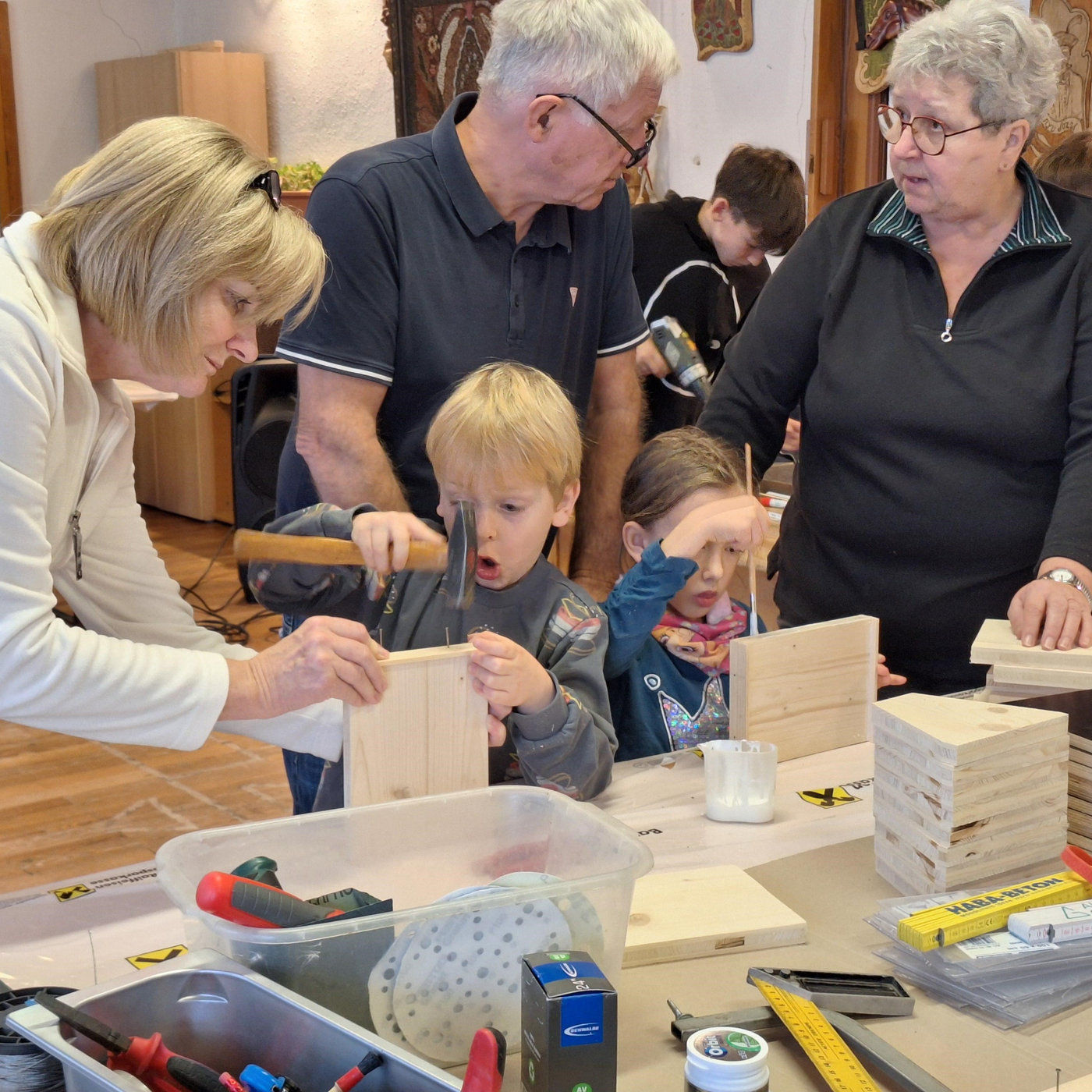 Madáretetőket készítettek a pulyai magyarok