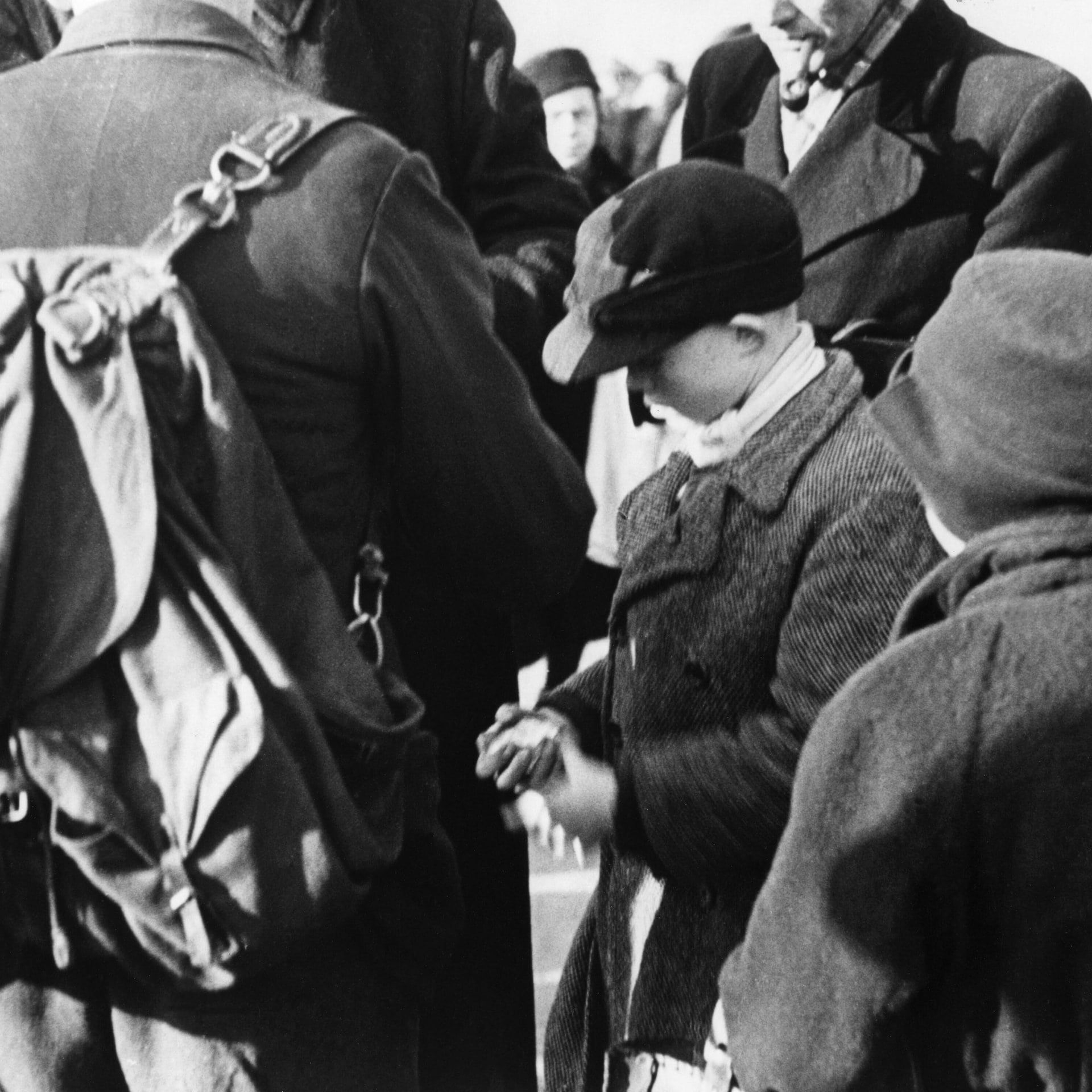 Mädchen auf dem Kölner Schwarzmarkt | 9.2.1948