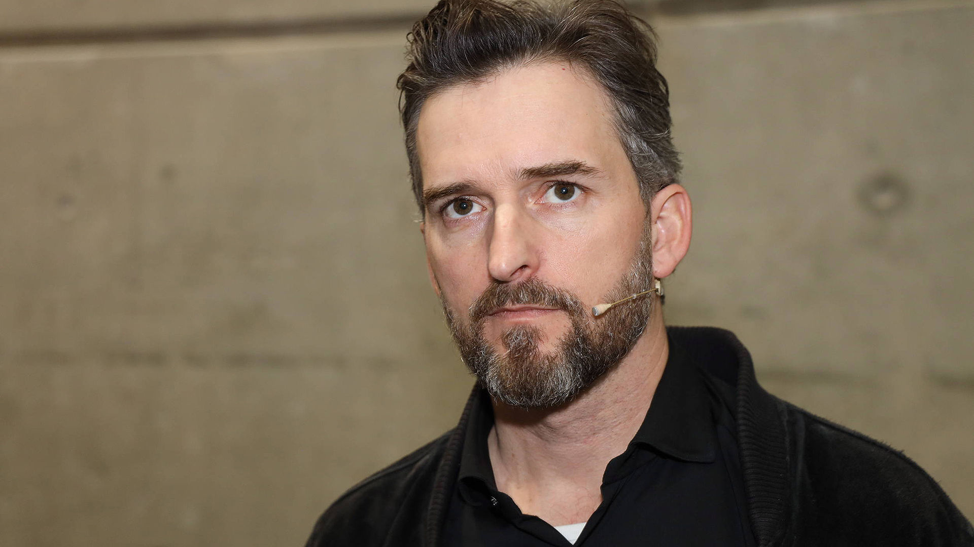 "Man ist nicht der Erbe seiner Eltern, sondern der Pächter seiner Kinder" | Reinhard Kaiser-Mühlecker, Schriftsteller