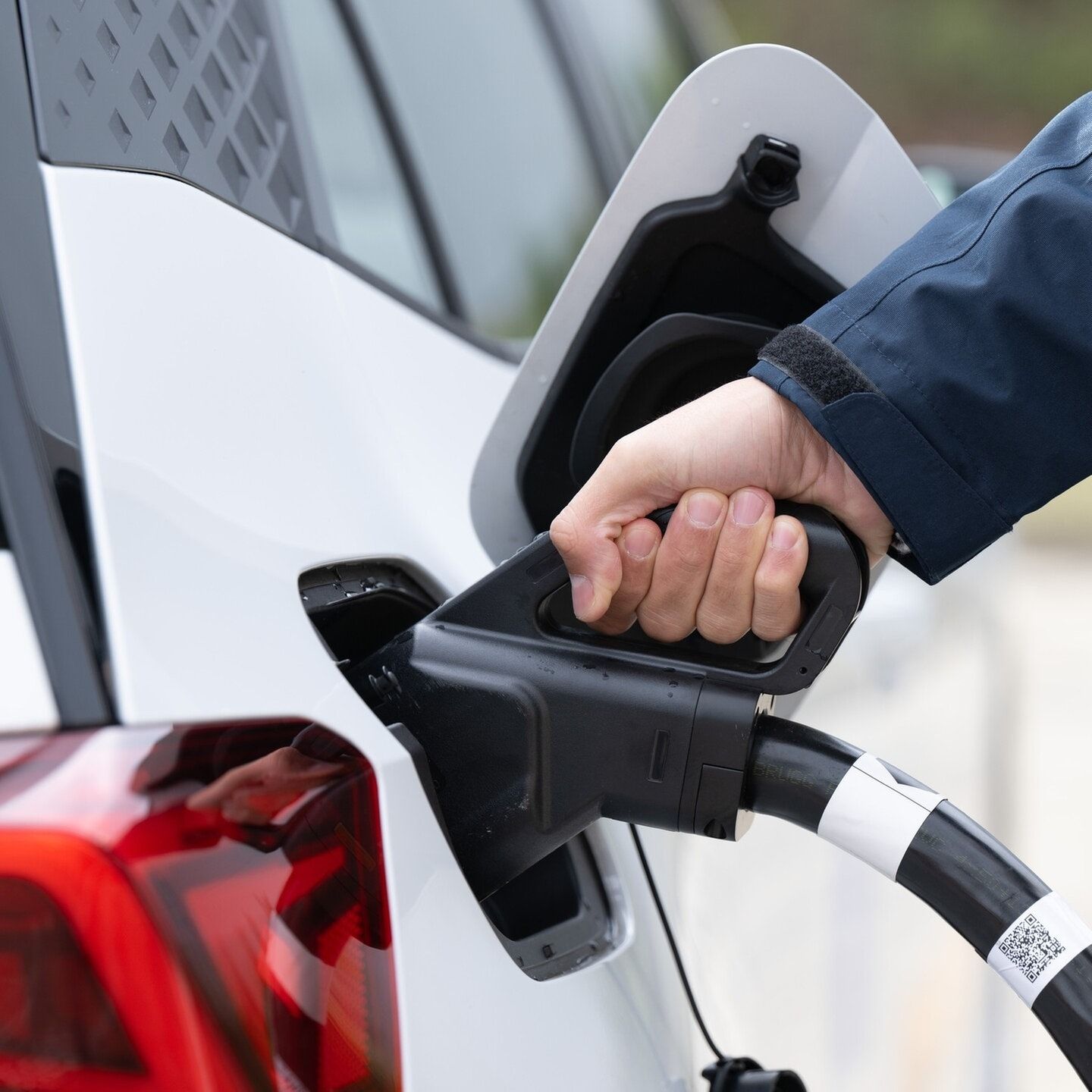 Mehr Ladesäulen für E-Autos