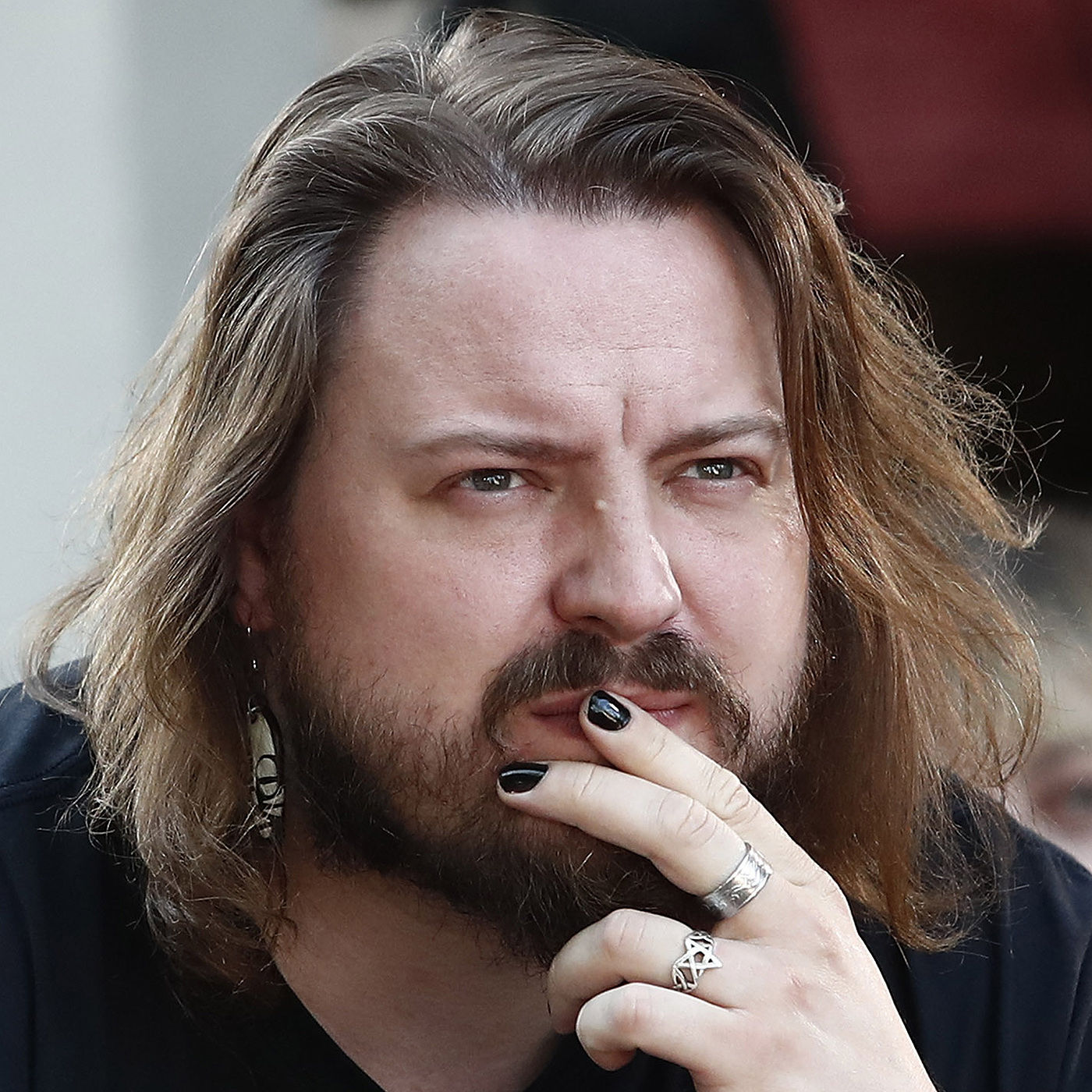 “Menschen werden häufiger sie selbst, wenn man ihnen eine Maske gibt“ | Martin Piekar, Schriftsteller & Poet