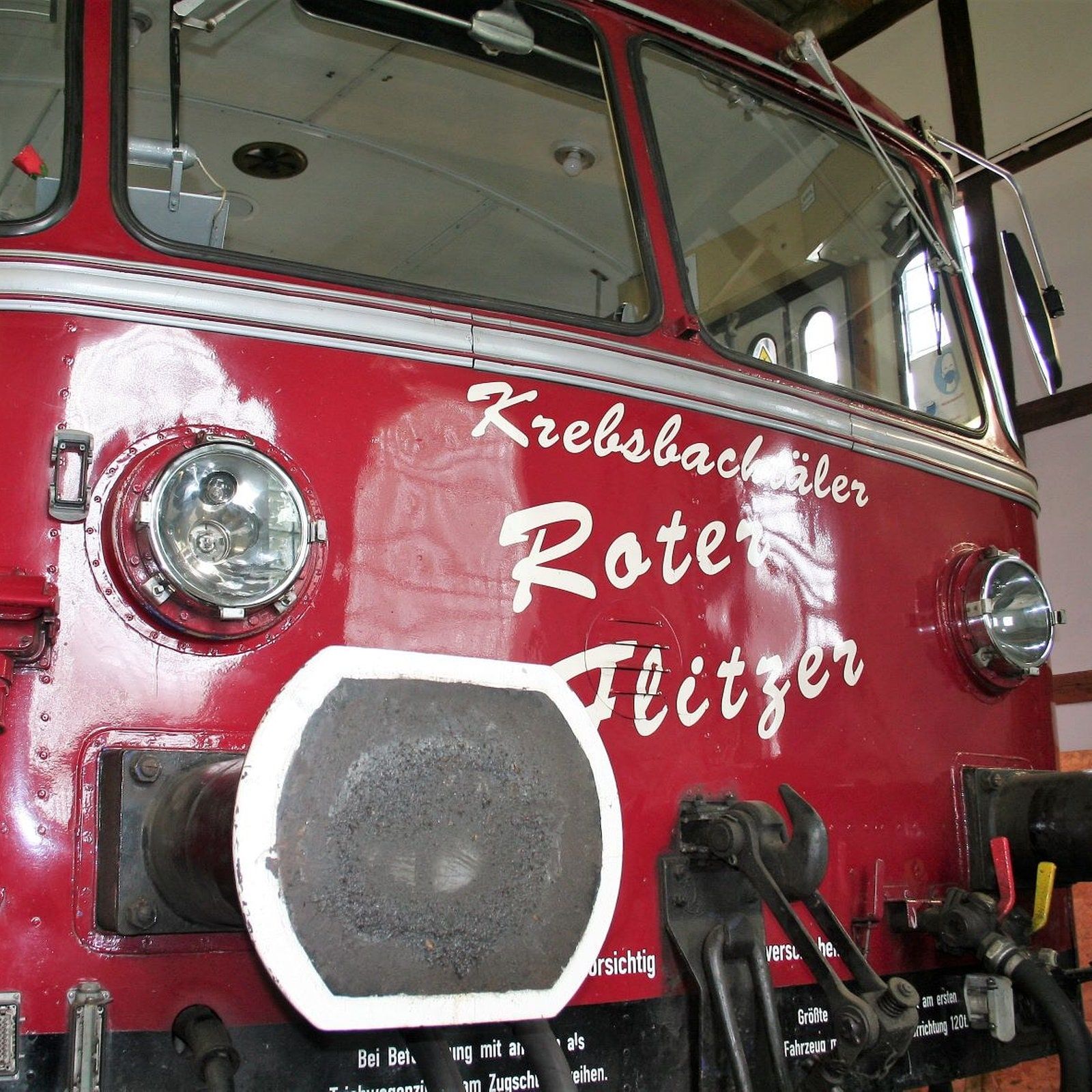 Mit dem "Roten Flitzer" übers Land - wie ein alter Schienenbus eine Bahnstrecke retten soll