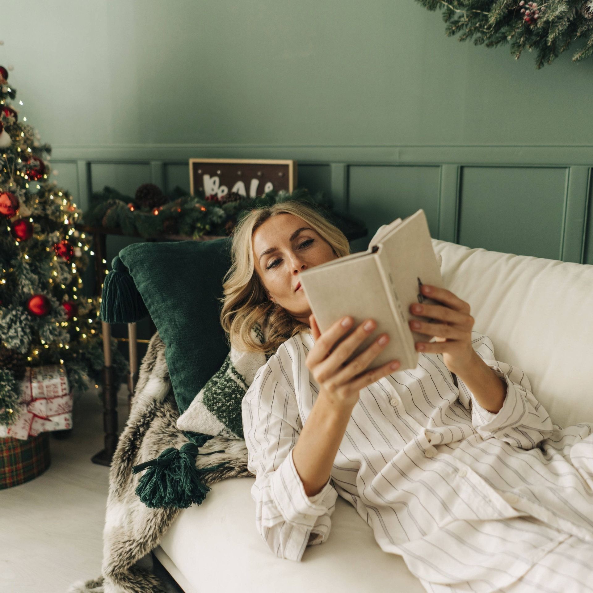 Mit neuen Büchern von Anthony Burgess, László Krasznahorkai, Tarjei Vesaas und Jon Fosse, mit Weihnachtstipps und einem neuen Lexikon