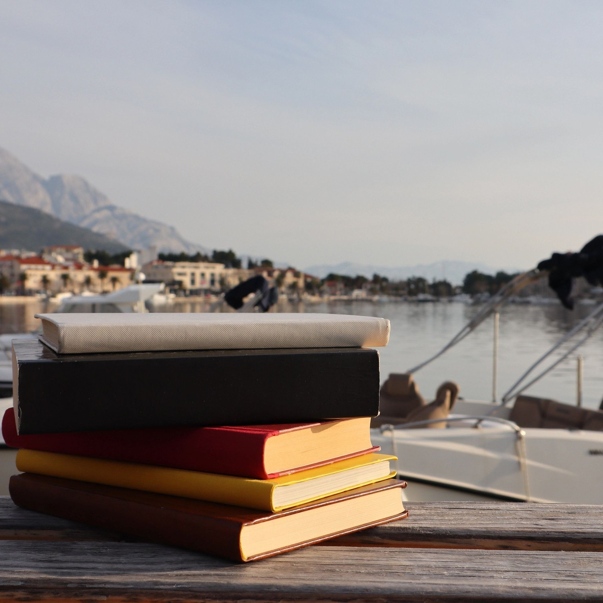 Mit neuen Büchern von Tatsuzō Ishikawa, belmonte, Gaspard Kœnig, Ulrike Draesner und Michael Stauffer