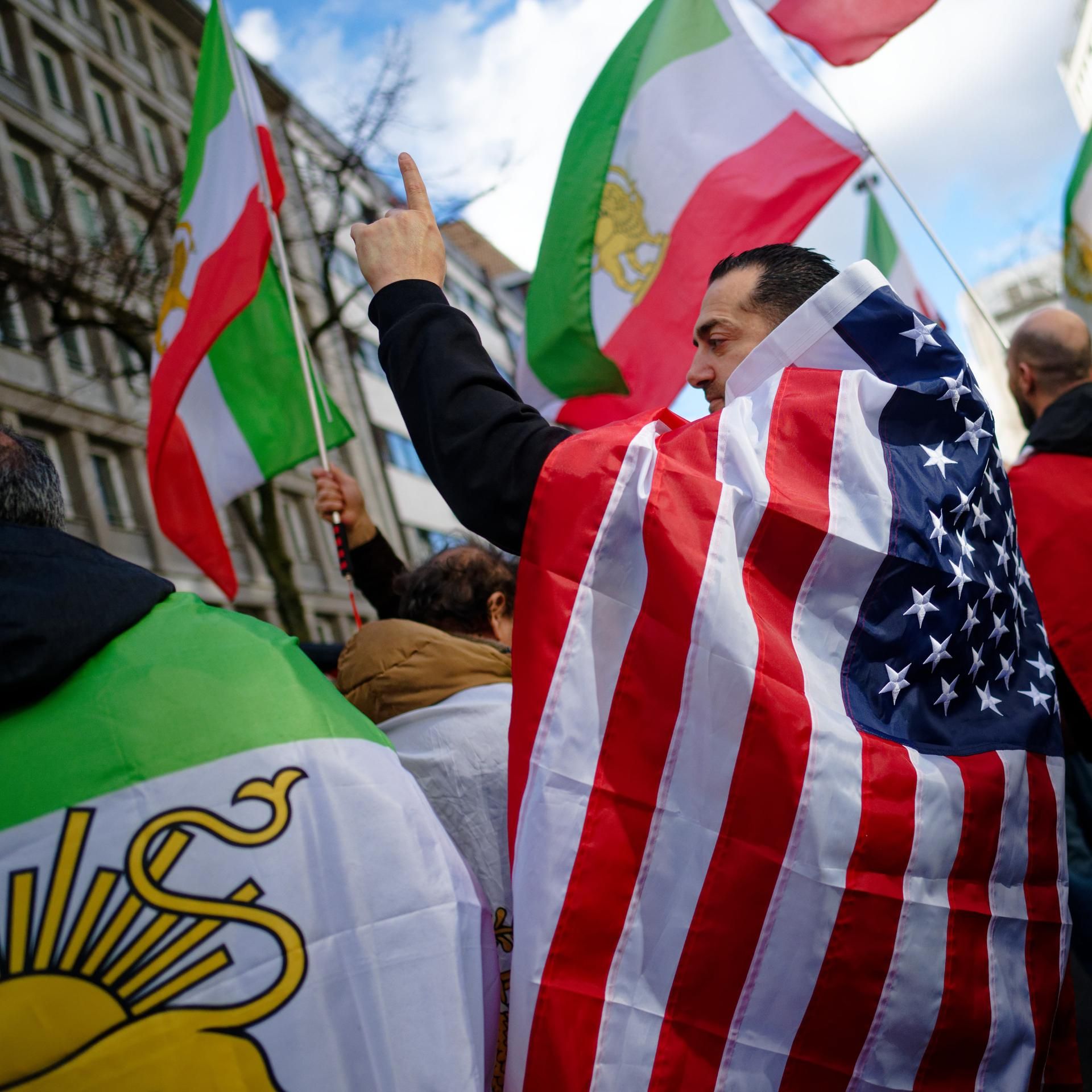 Nach Tod von Chamenei - Regimewechsel im Iran möglich?