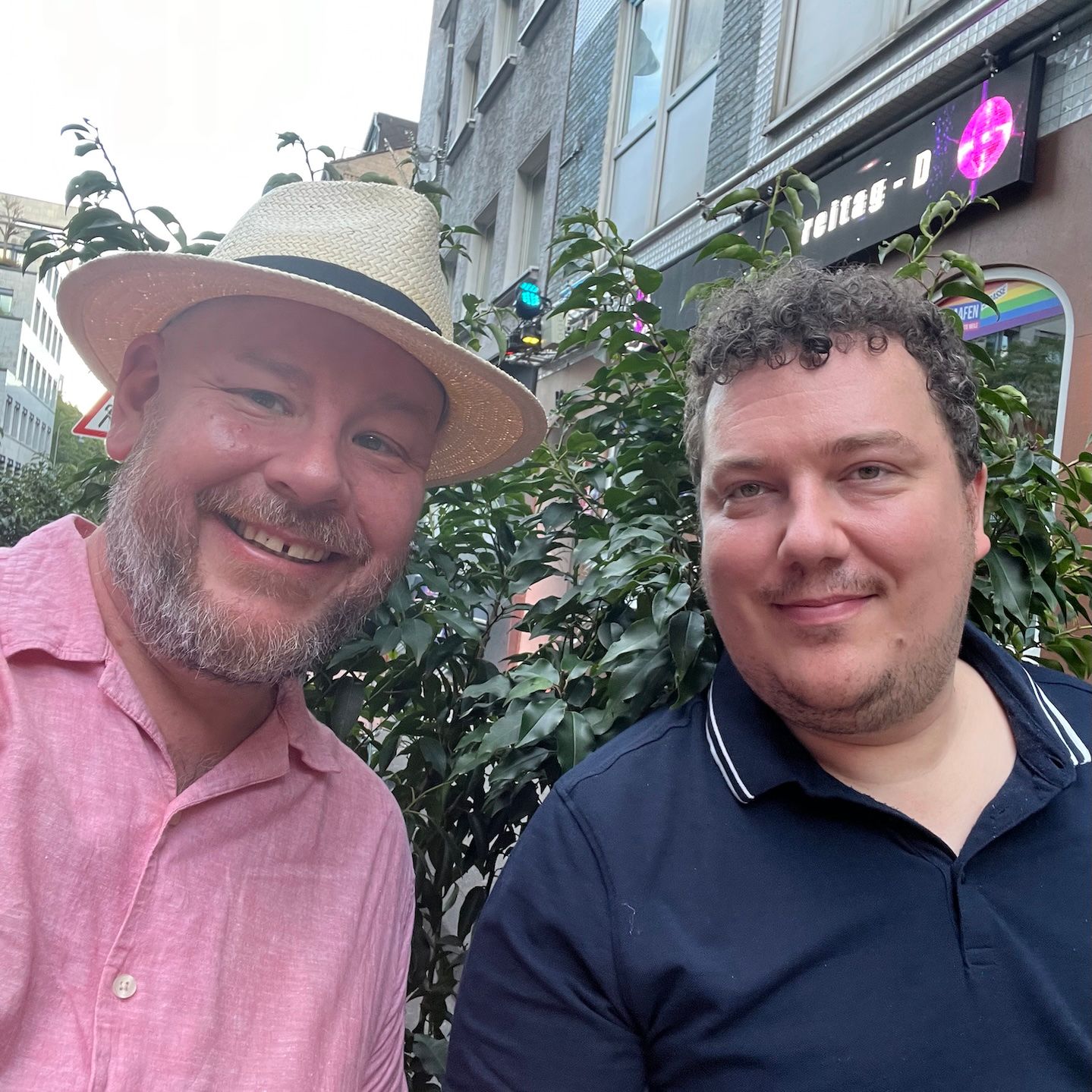 Neuer Job und neue Podcast-Freunde - Oktober 2025