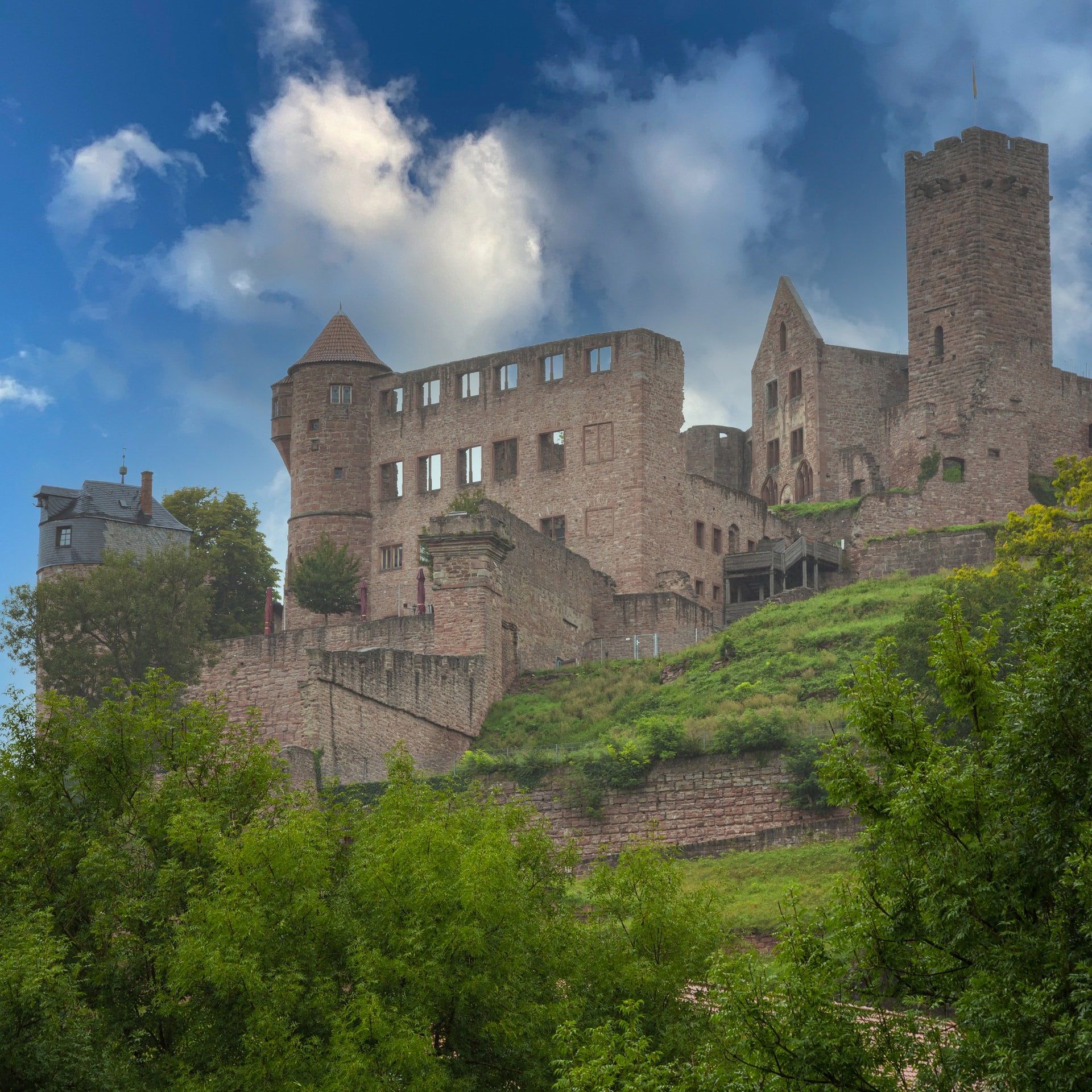 Neues Zentrum für Burgen-Forschung an der Uni Tübingen eröffnet