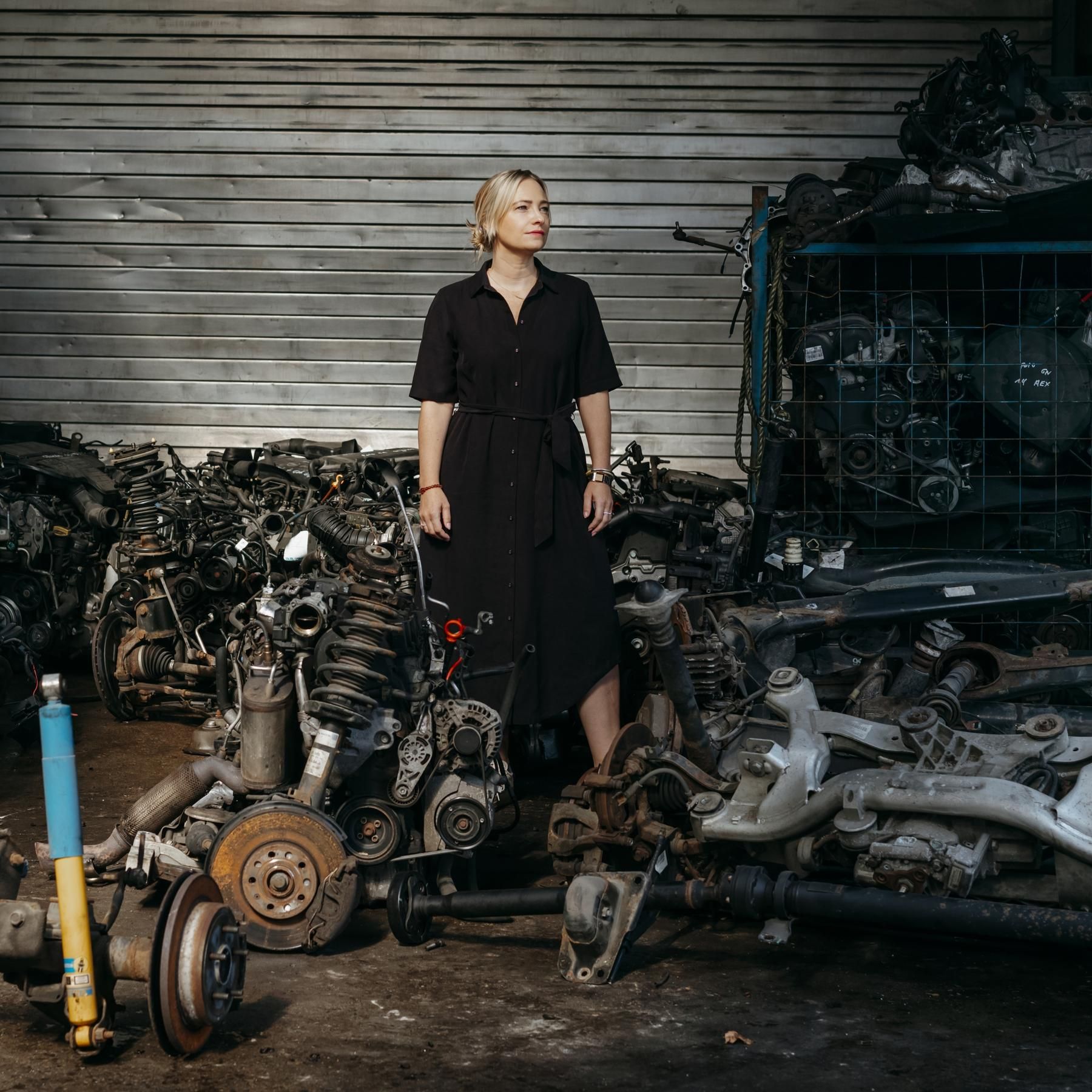 Nicole Schindelar, Schrotthändlerin: Samtkleid statt Blaumann