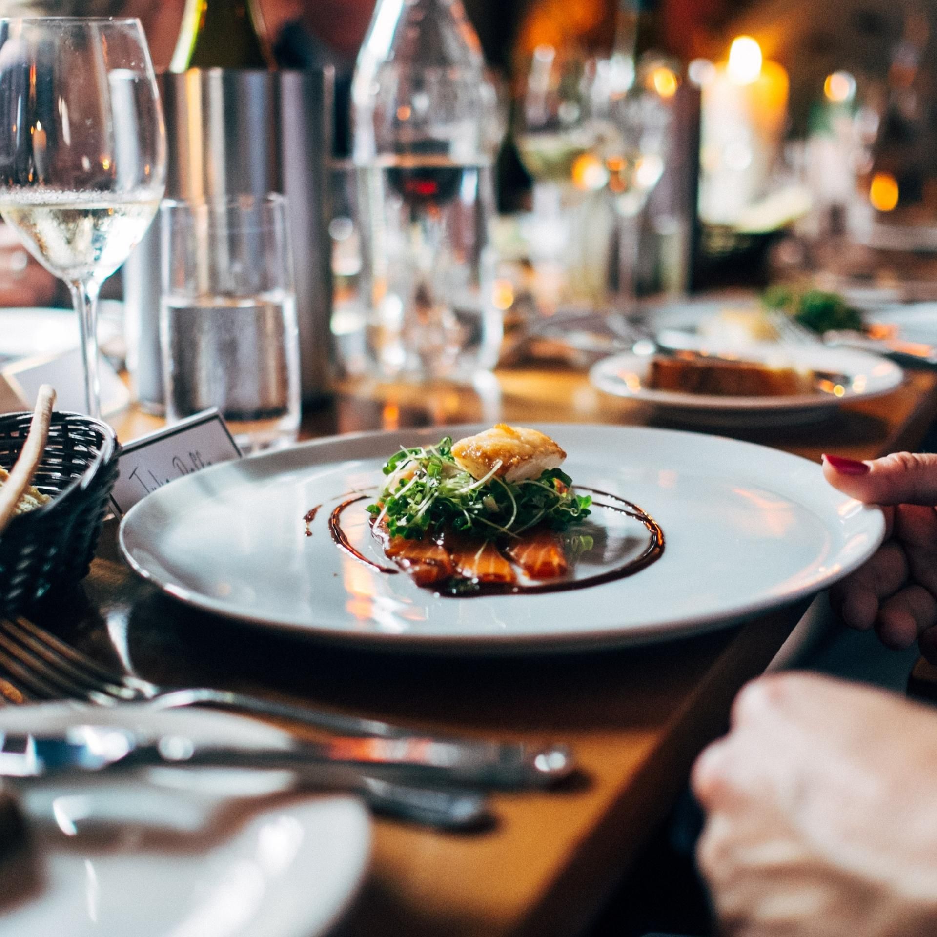 Nur ein toter Gourmet - Krimi-Hörspiel: Der vergiftete Restaurantkritiker