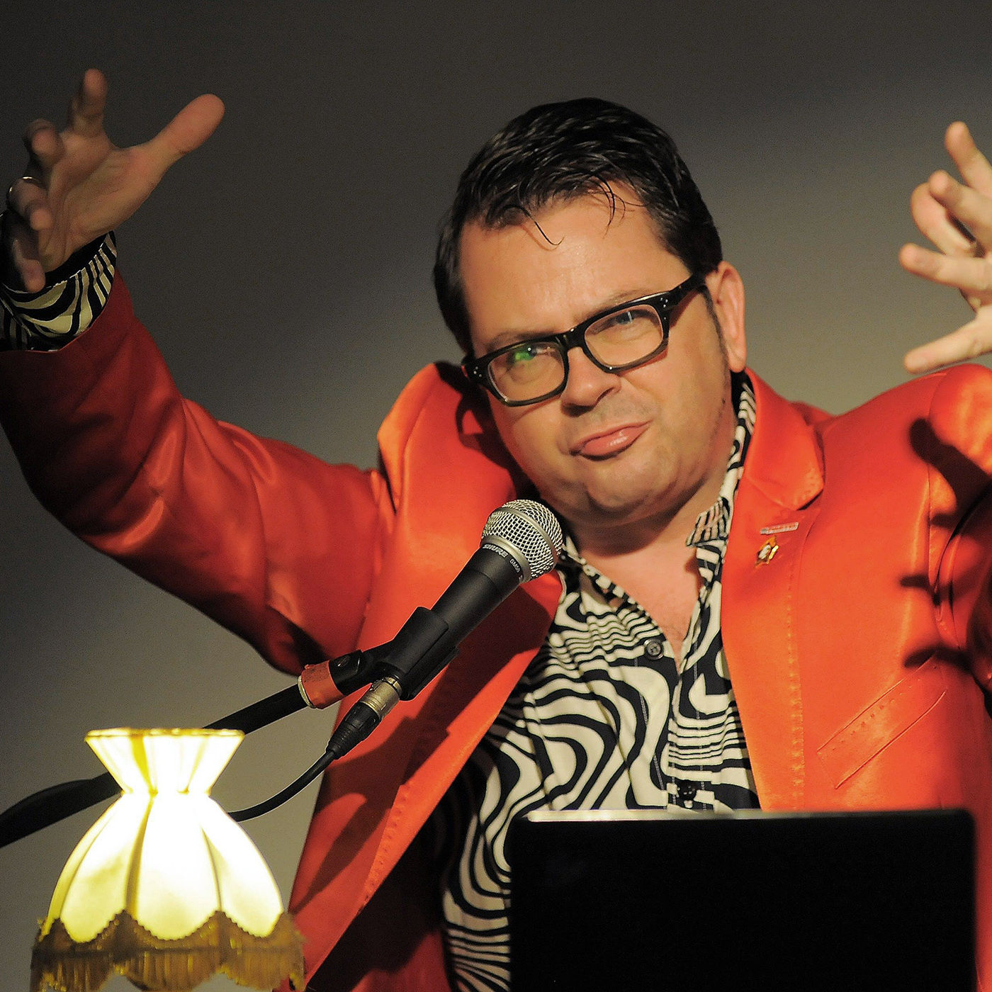 "Ohne groteske Selbstüberschätzung kann man den Tag nicht gestalten" | Oliver Maria Schmitt, Schriftsteller