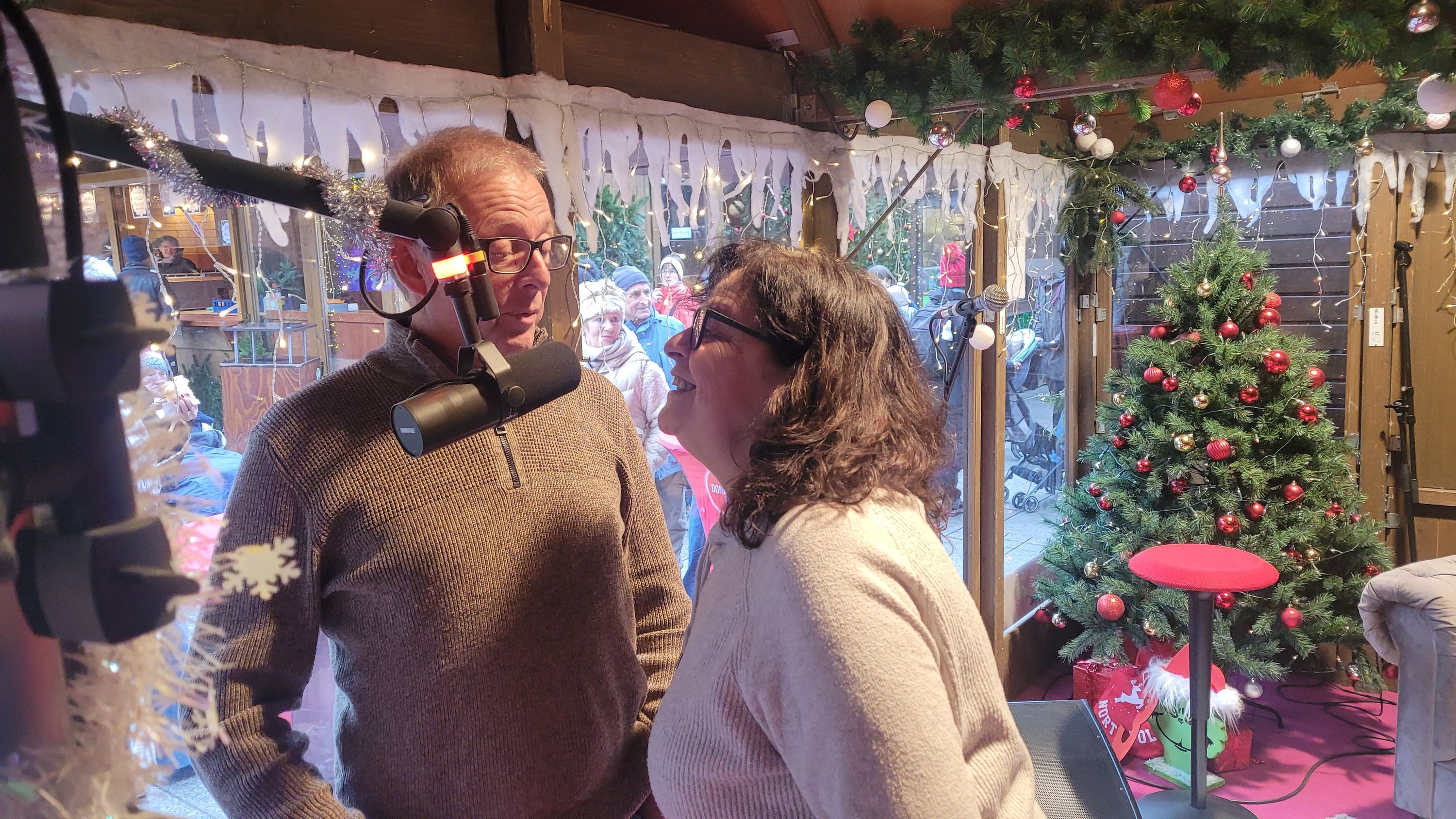 „Oma Rosa" alias Hillu Stoll - mit Franz Auber als „Hillus Herzdropfa“ im Weihnachtsmarktstudio