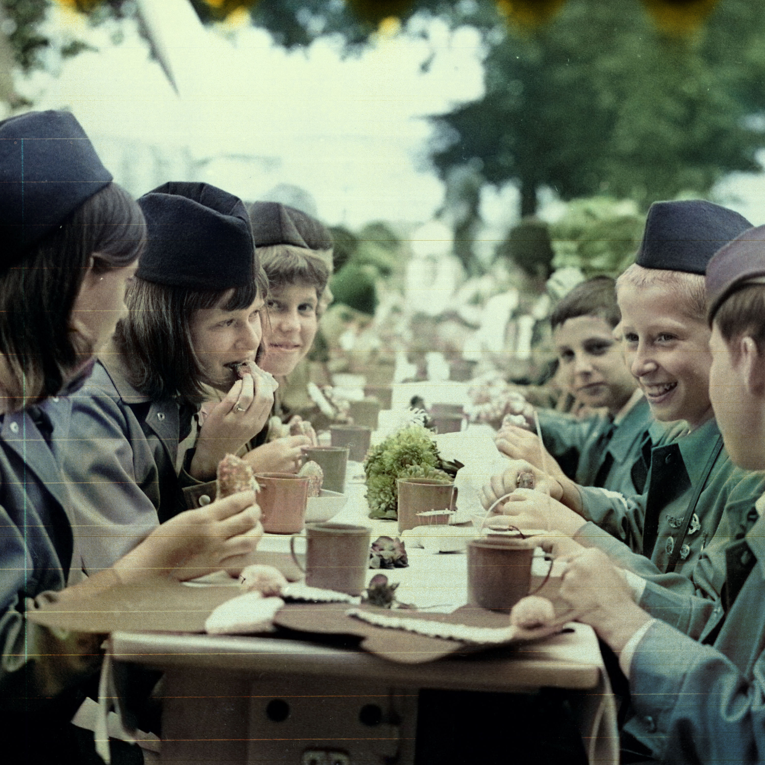 Pioniere in der DDR (36/41) | Unter dem Gras darüber